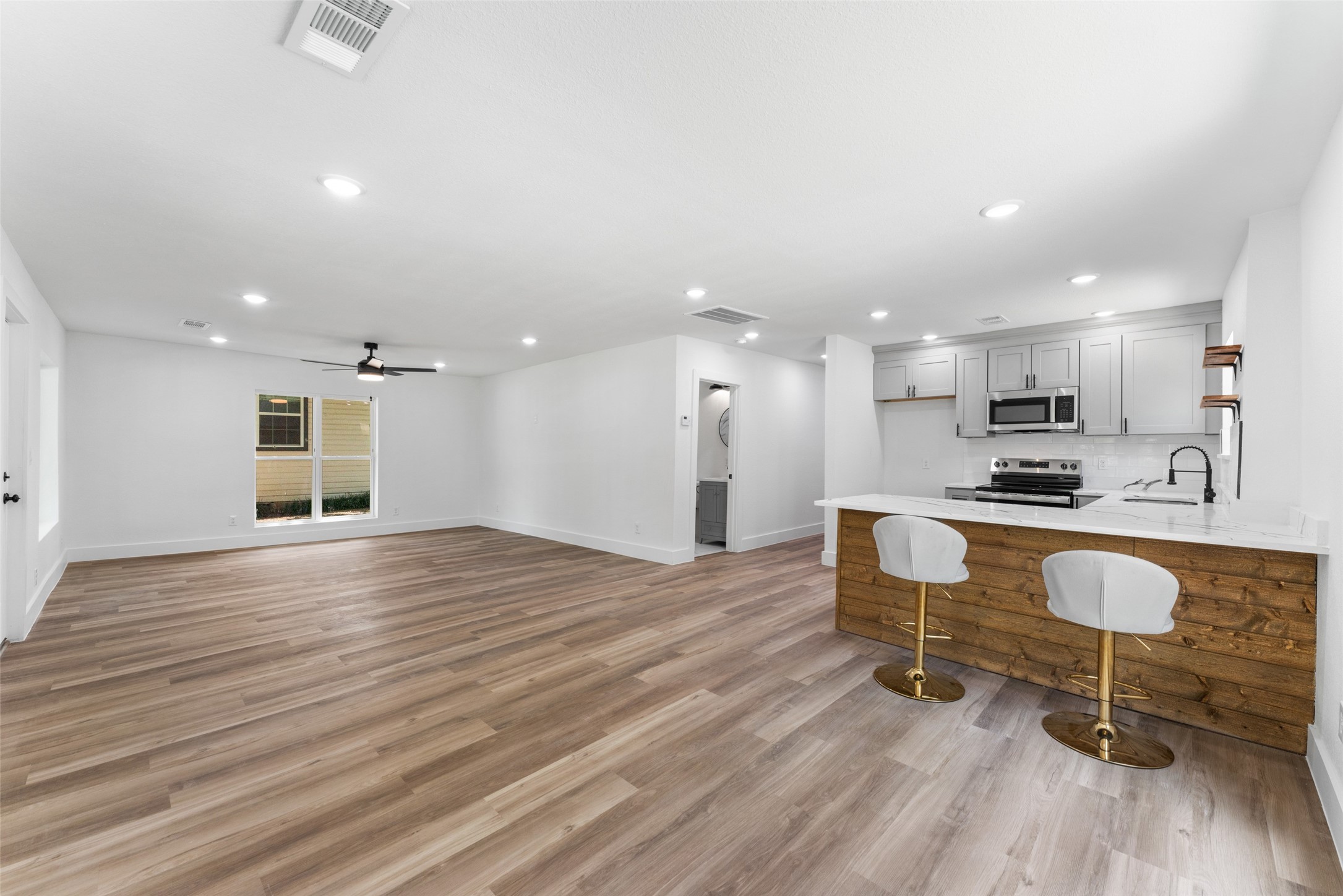2730 Gladstone Drive Dallas TX 75211