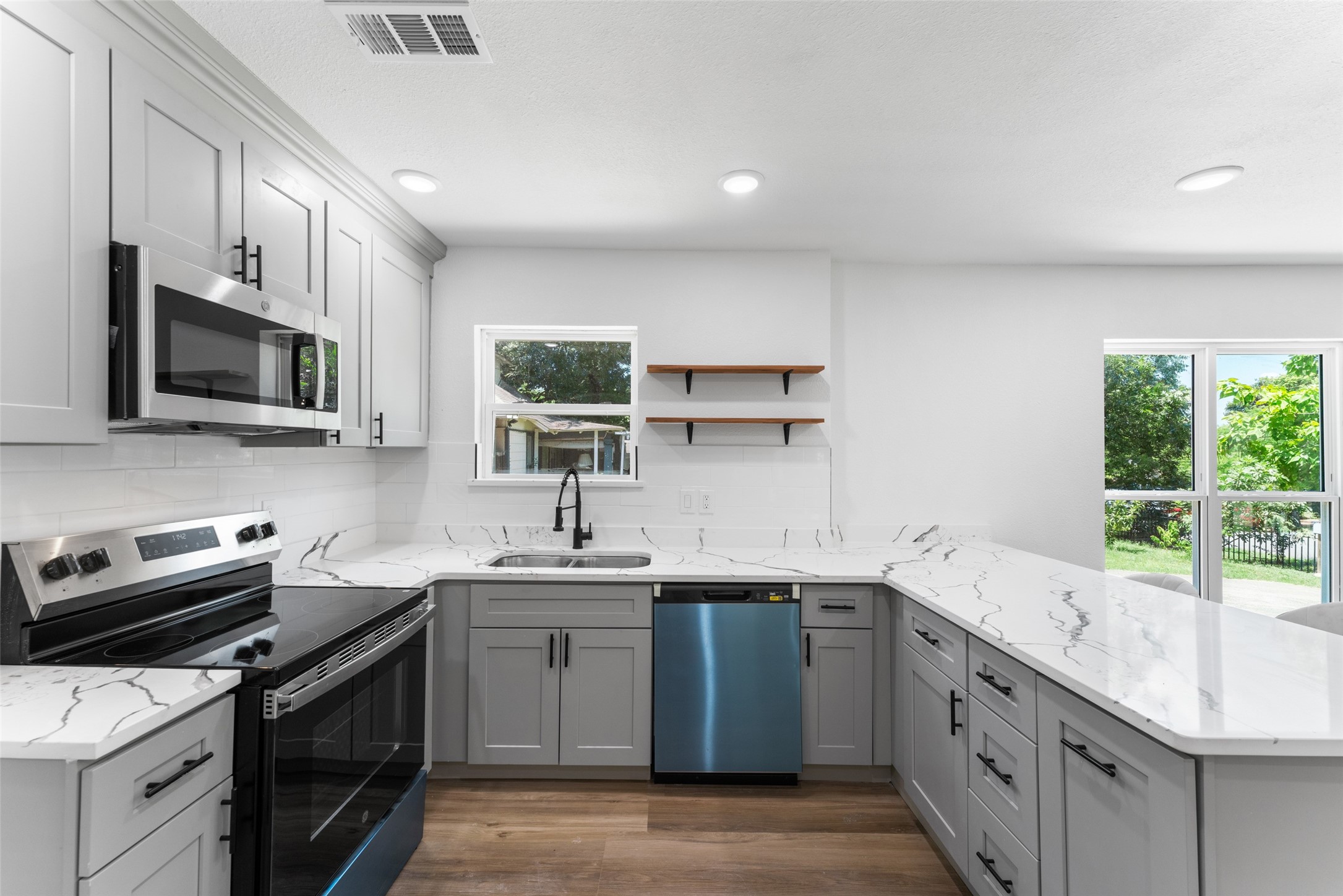 2730 Gladstone Drive Dallas TX 75211