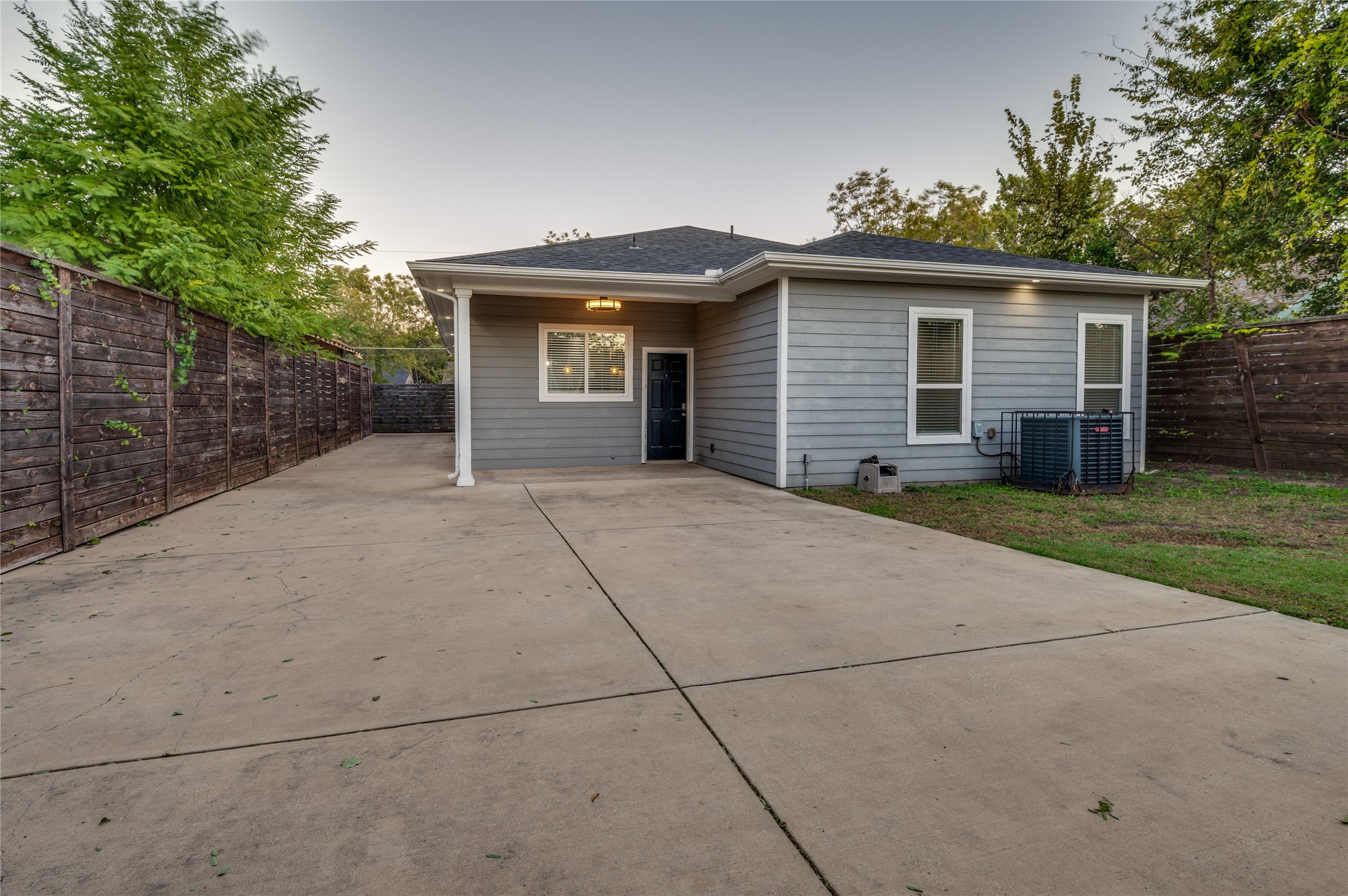 619 Buckalew Street Dallas TX 75208