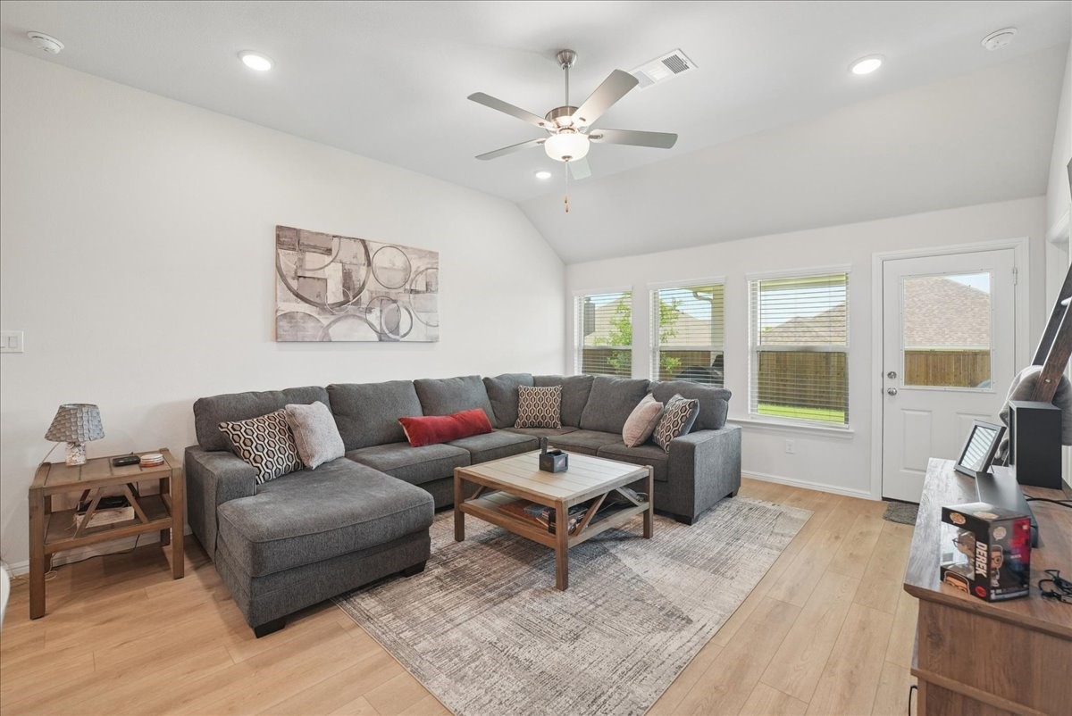 1004 Pineview Lane Crowley TX 76036
