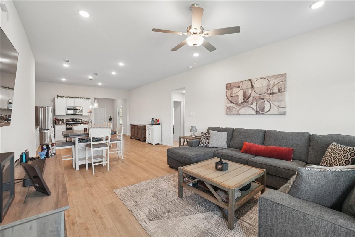1004 Pineview Lane Crowley TX 76036