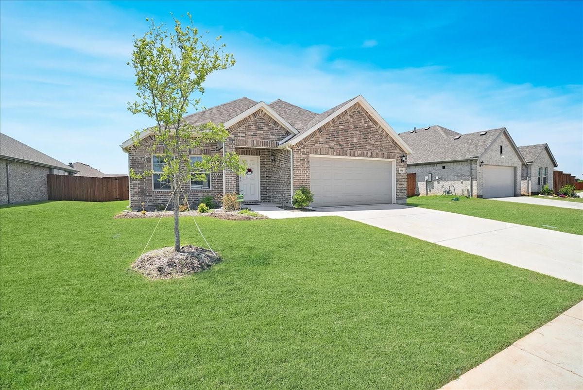 1004 Pineview Lane Crowley TX 76036