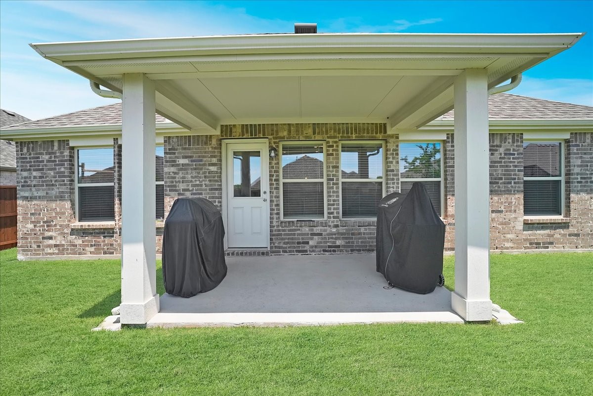1004 Pineview Lane Crowley TX 76036