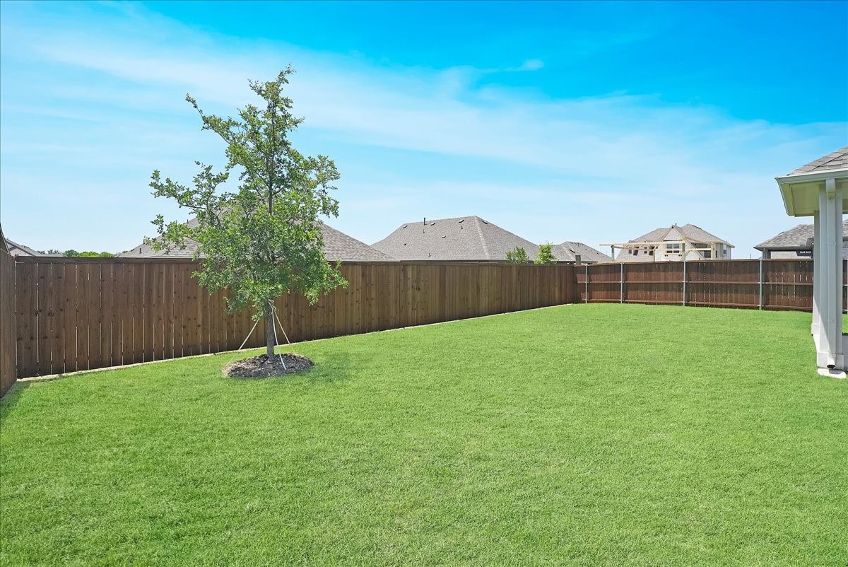 1004 Pineview Lane Crowley TX 76036