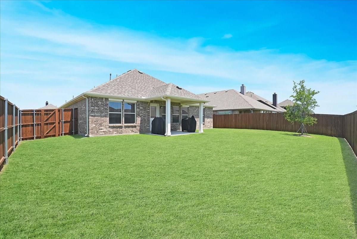 1004 Pineview Lane Crowley TX 76036