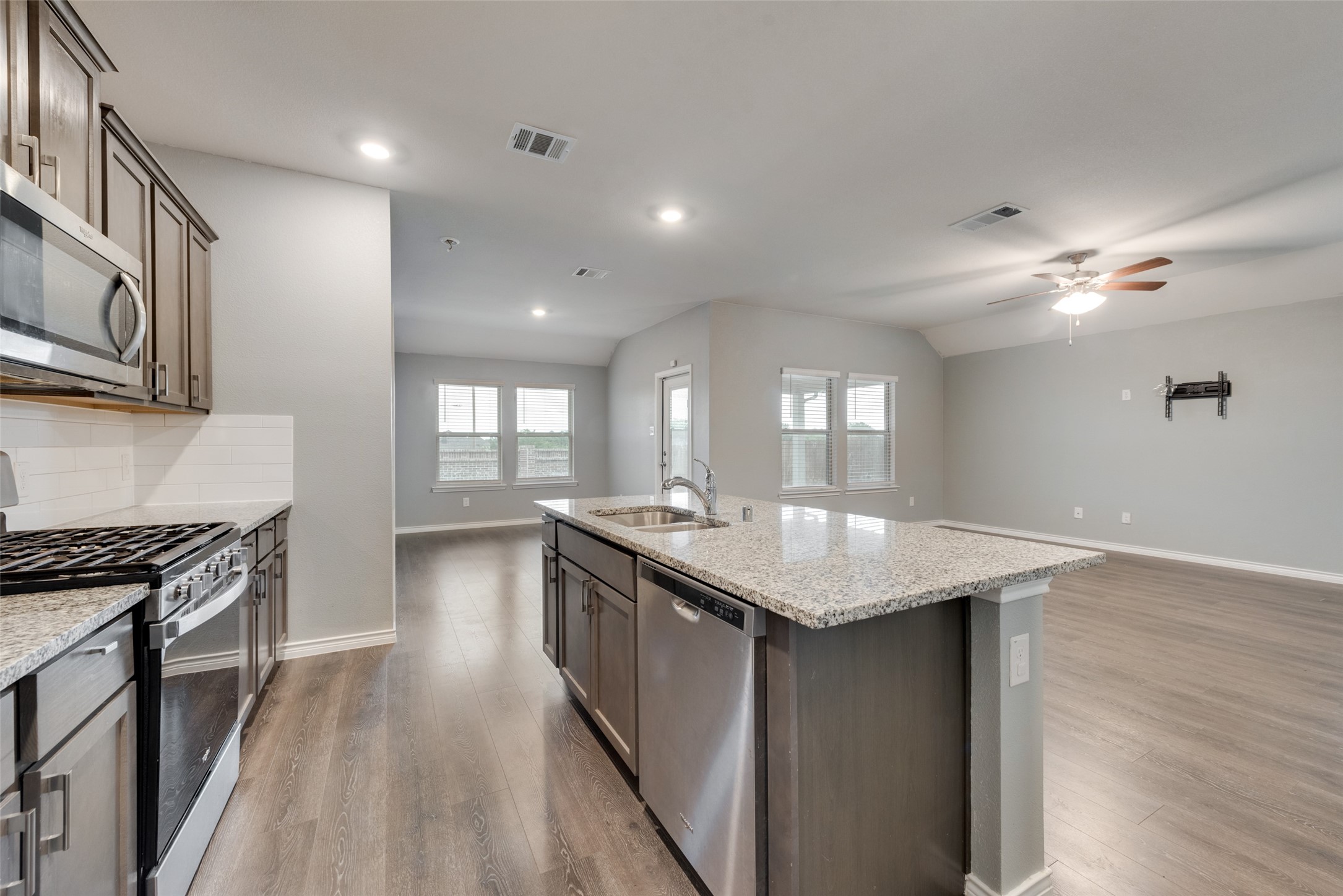 1501 Hidden Bluff Crossing Princeton TX 75407