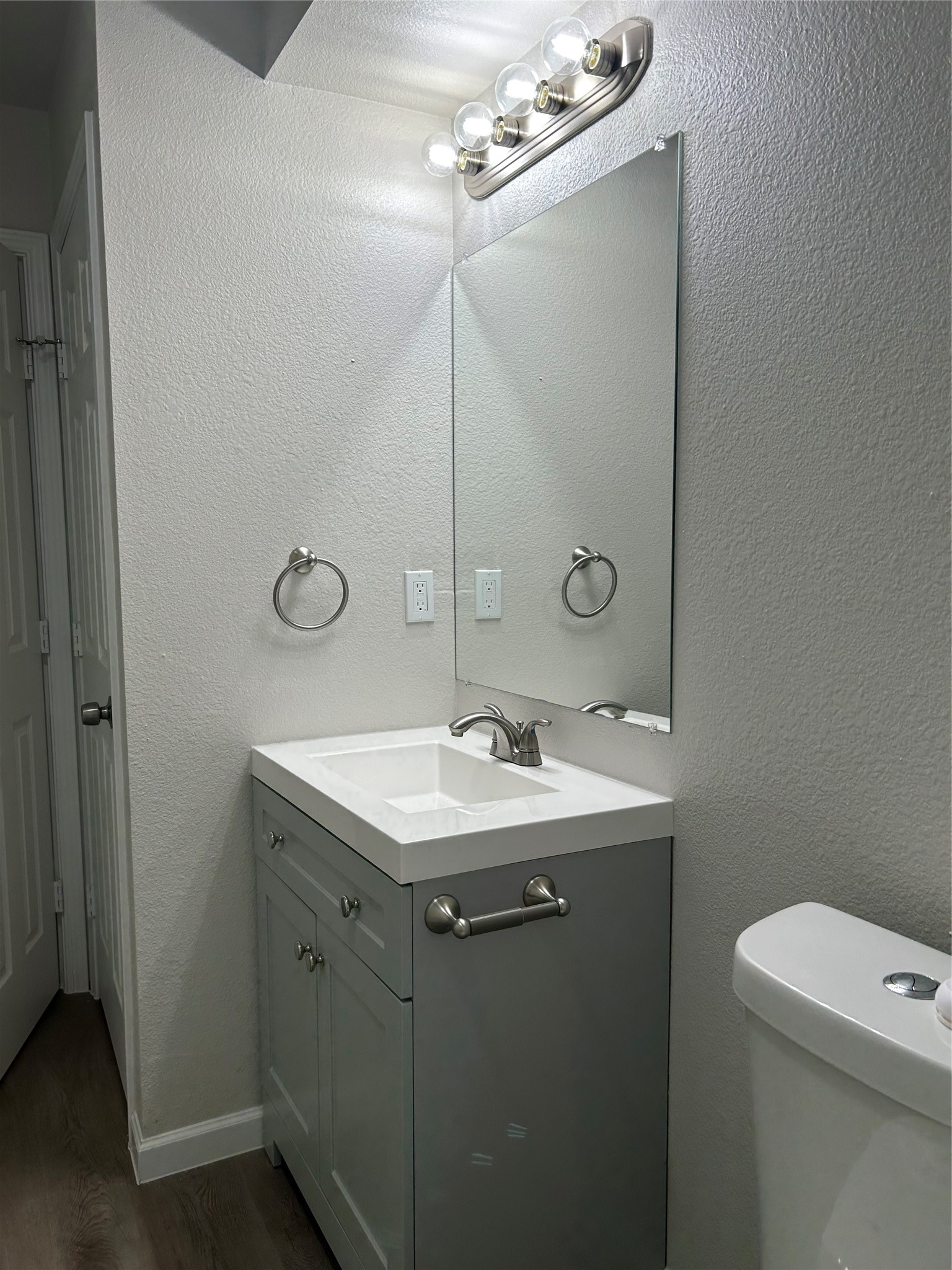 407 N Justin Avenue Dallas TX 75211