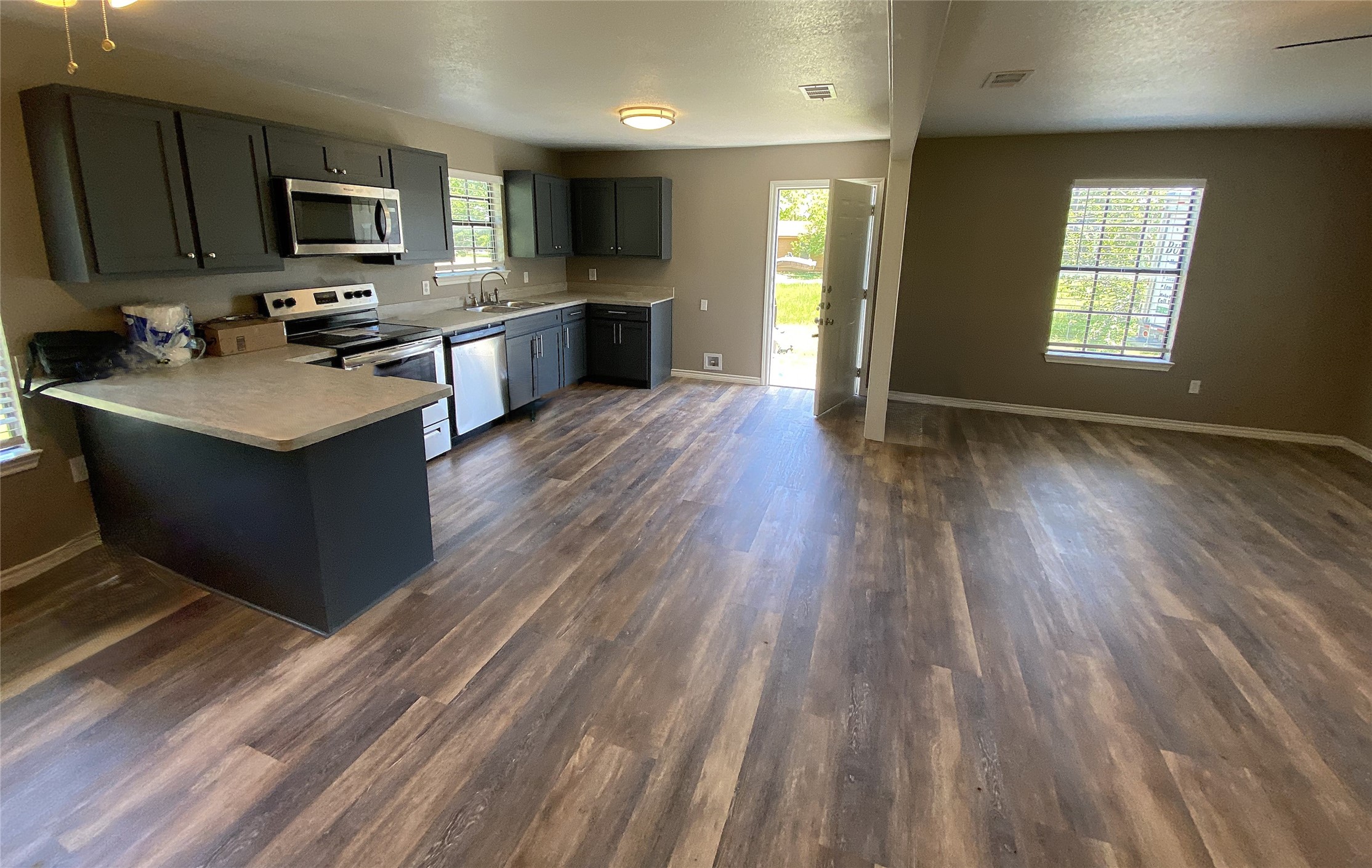 1502 Daffan Avenue Ennis TX 75119