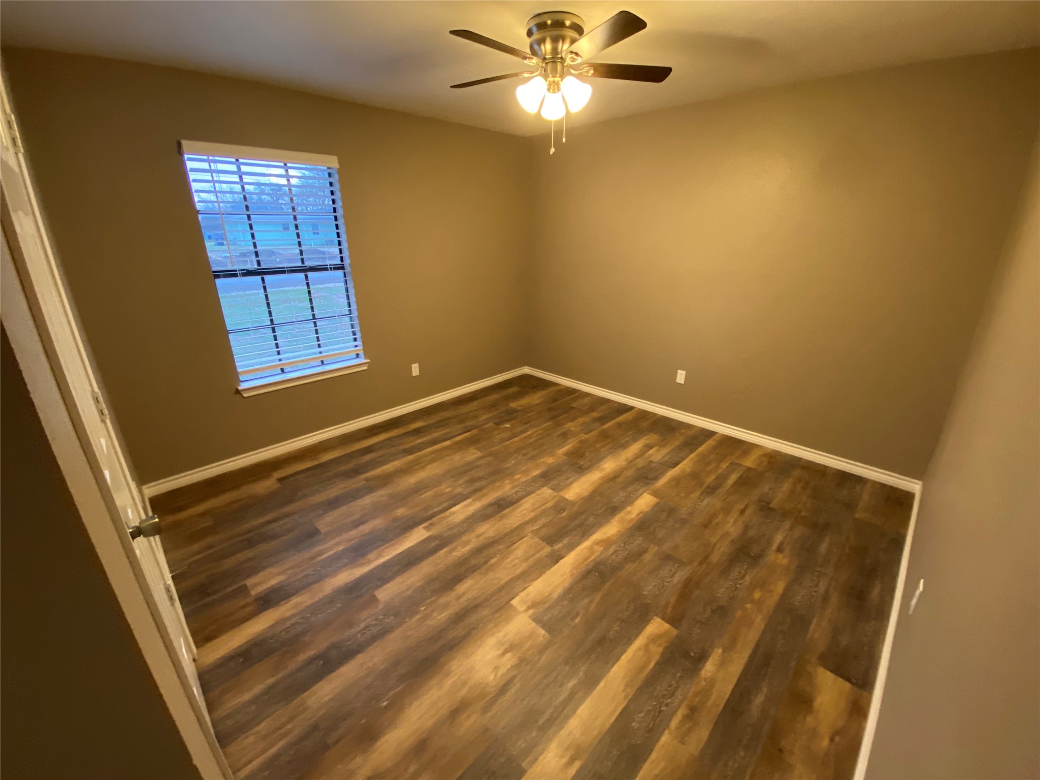 1502 Daffan Avenue Ennis TX 75119