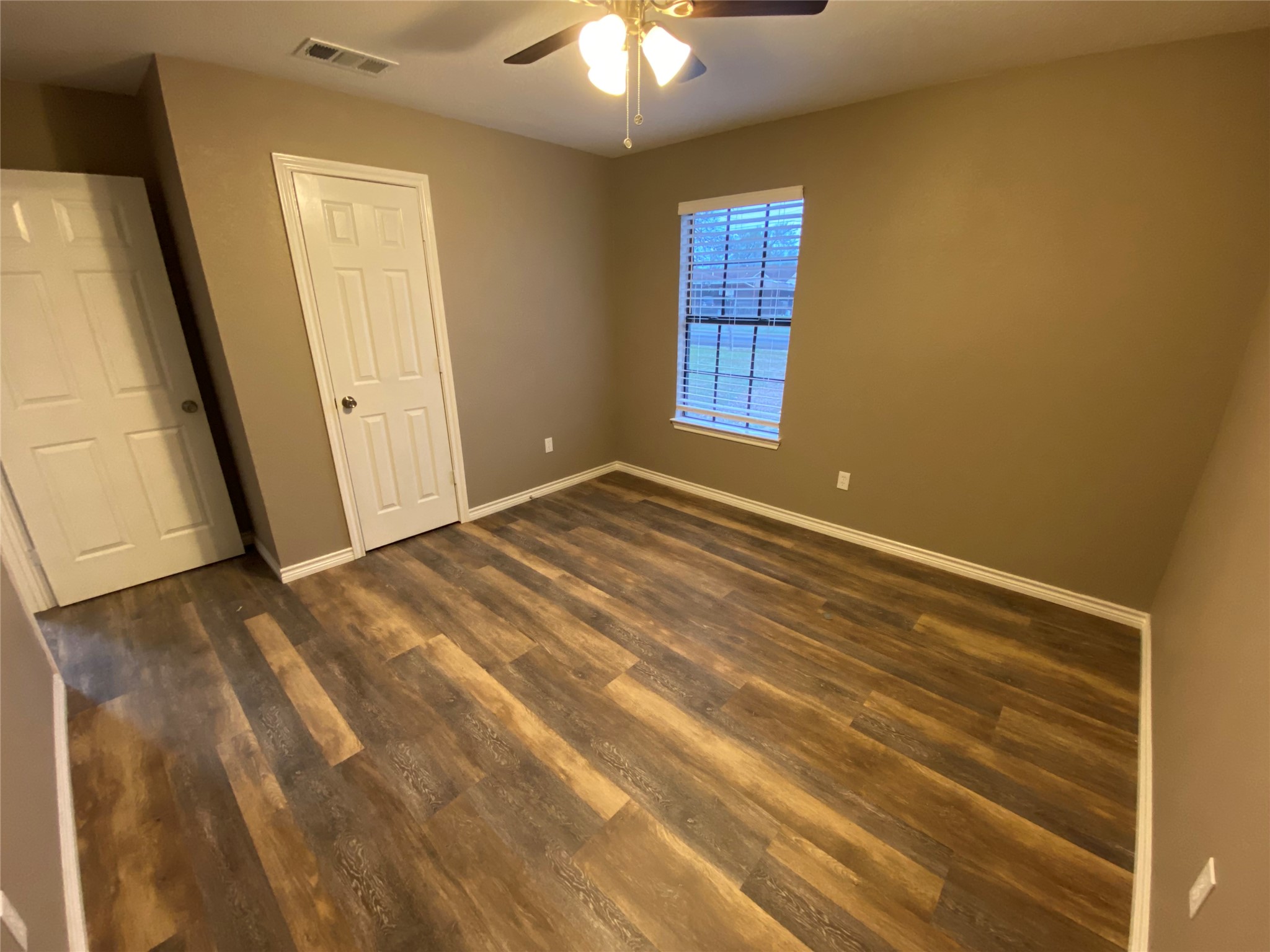 1502 Daffan Avenue Ennis TX 75119