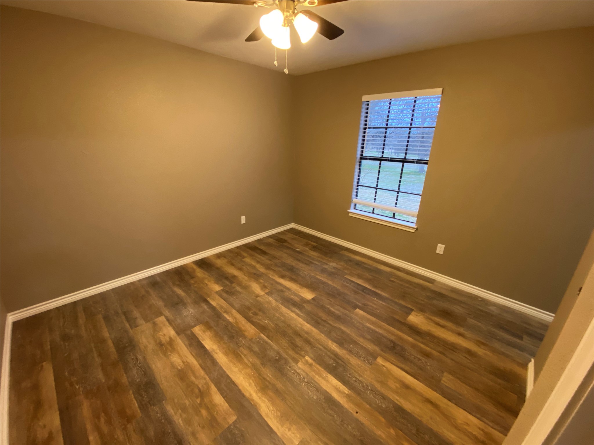 1502 Daffan Avenue Ennis TX 75119