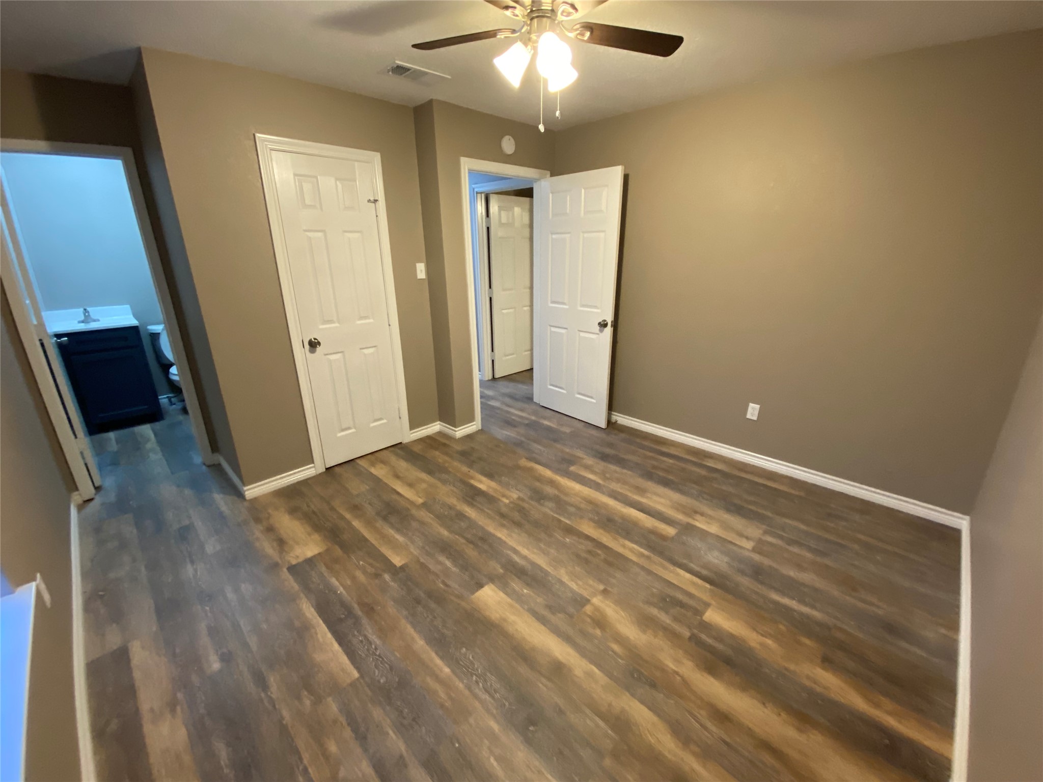1502 Daffan Avenue Ennis TX 75119