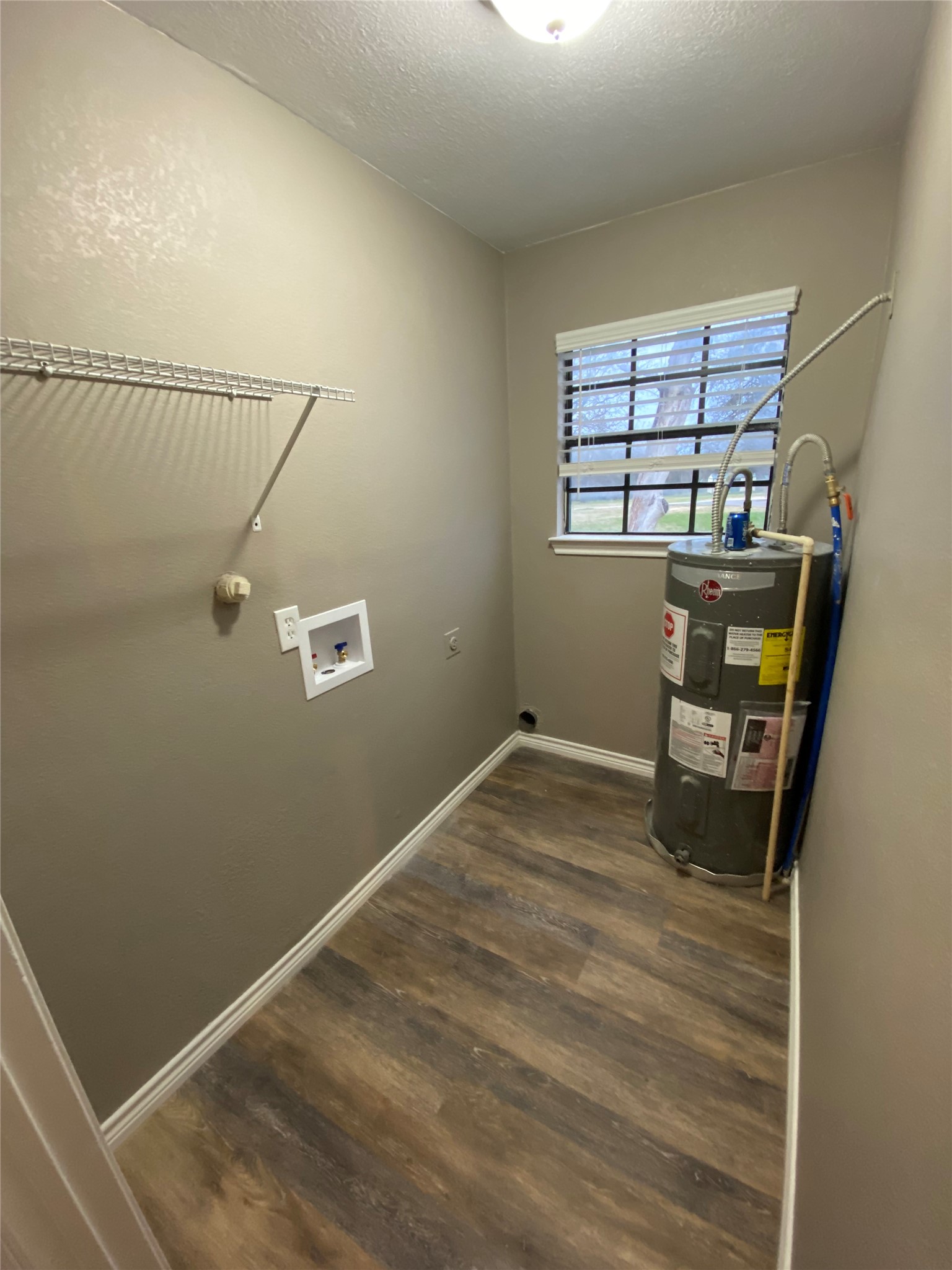 1502 Daffan Avenue Ennis TX 75119