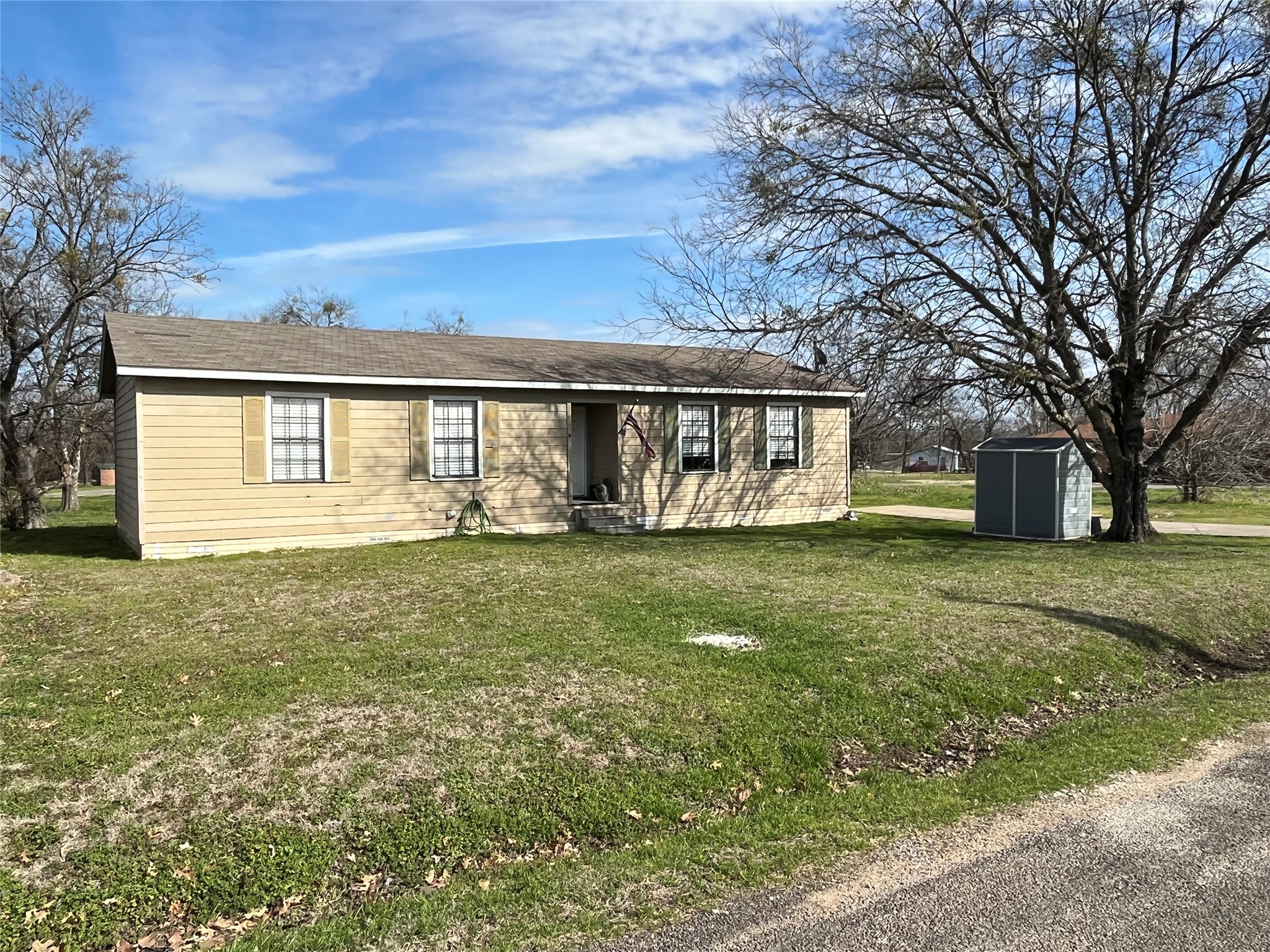 1502 Daffan Avenue Ennis TX 75119