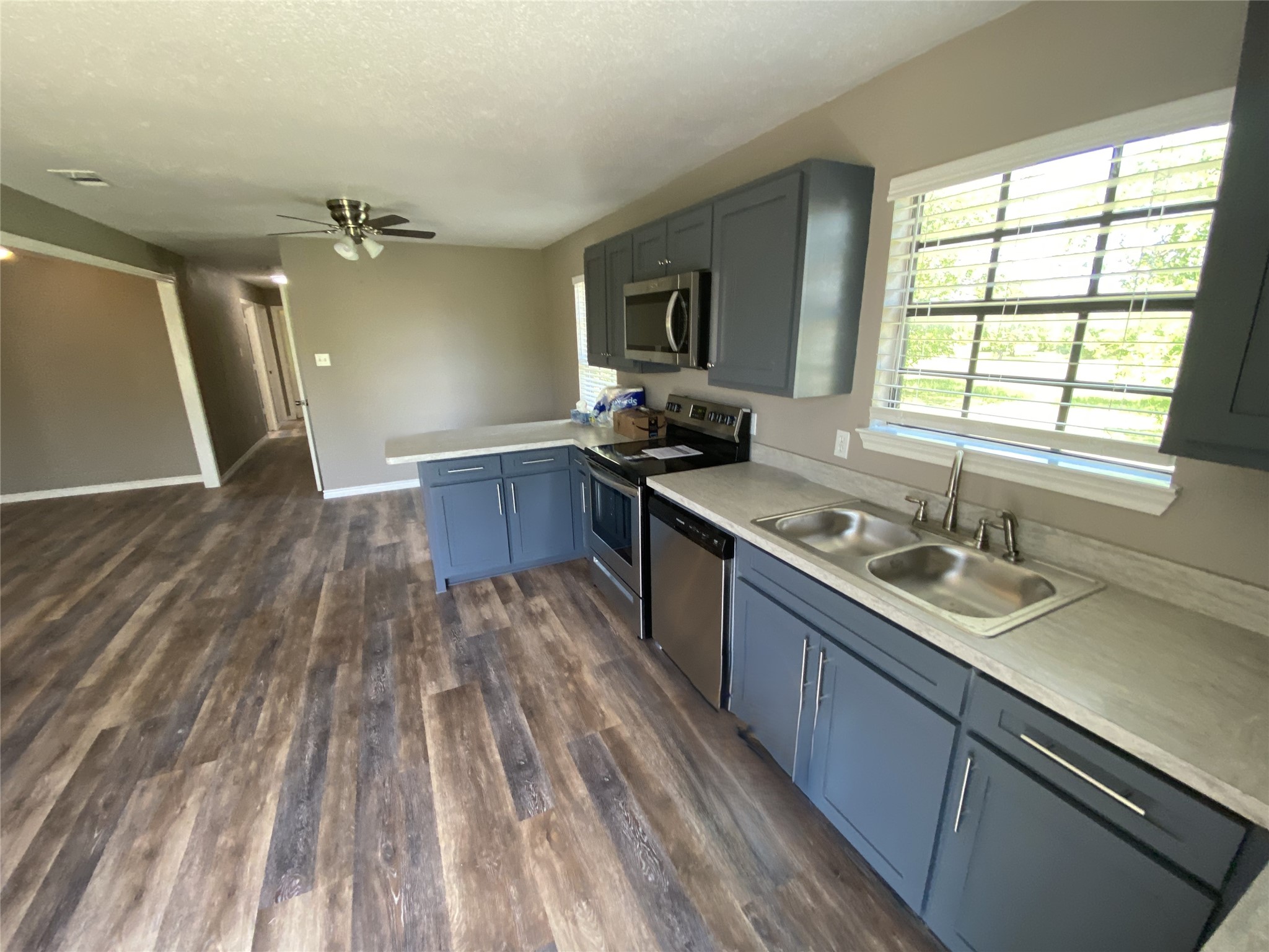 1502 Daffan Avenue Ennis TX 75119