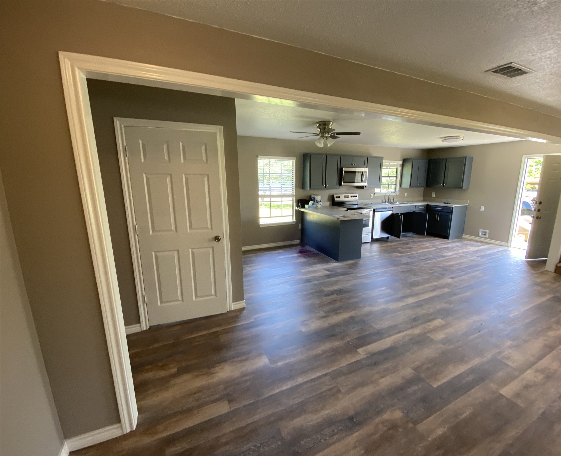 1502 Daffan Avenue Ennis TX 75119