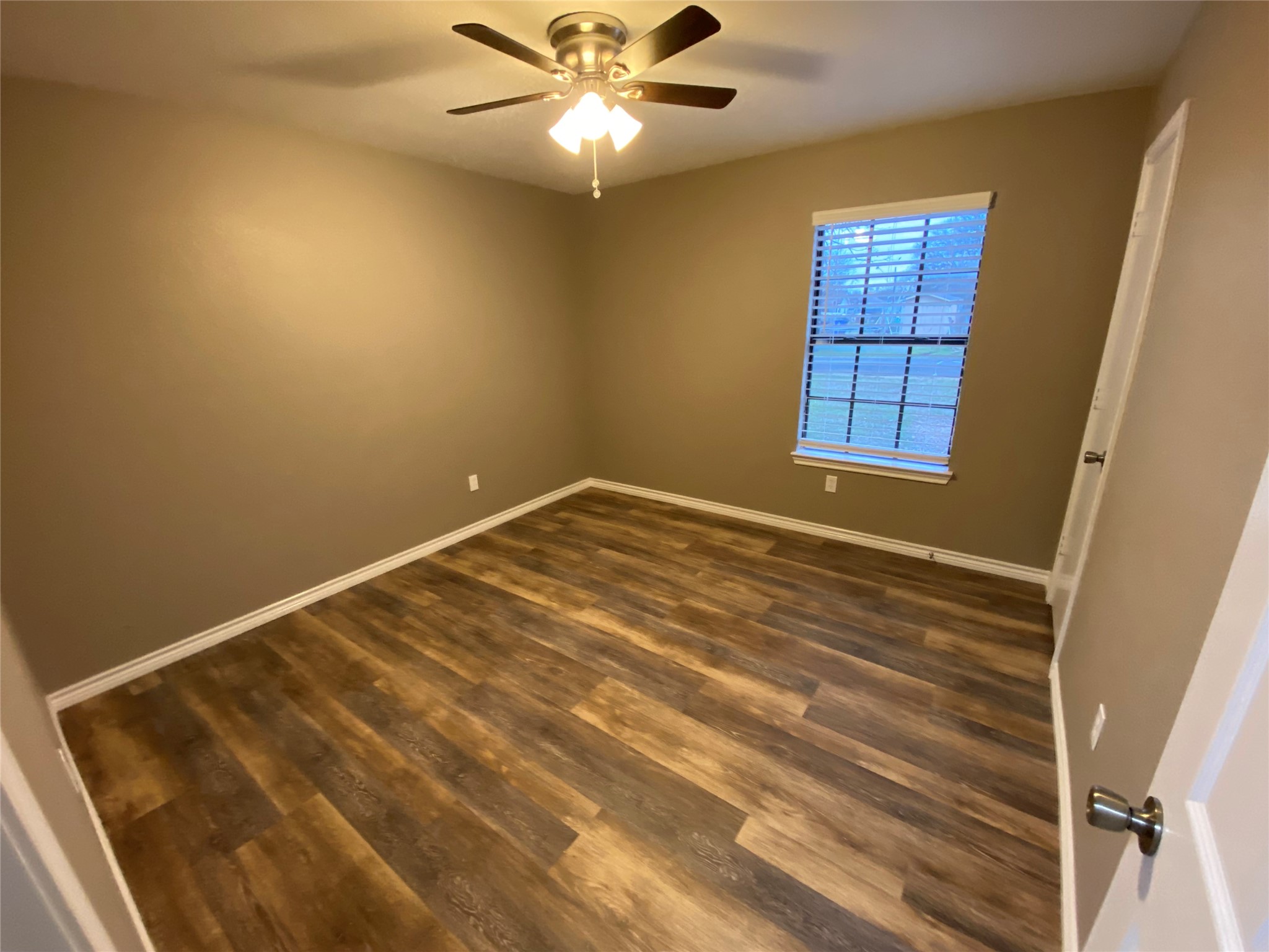 1502 Daffan Avenue Ennis TX 75119