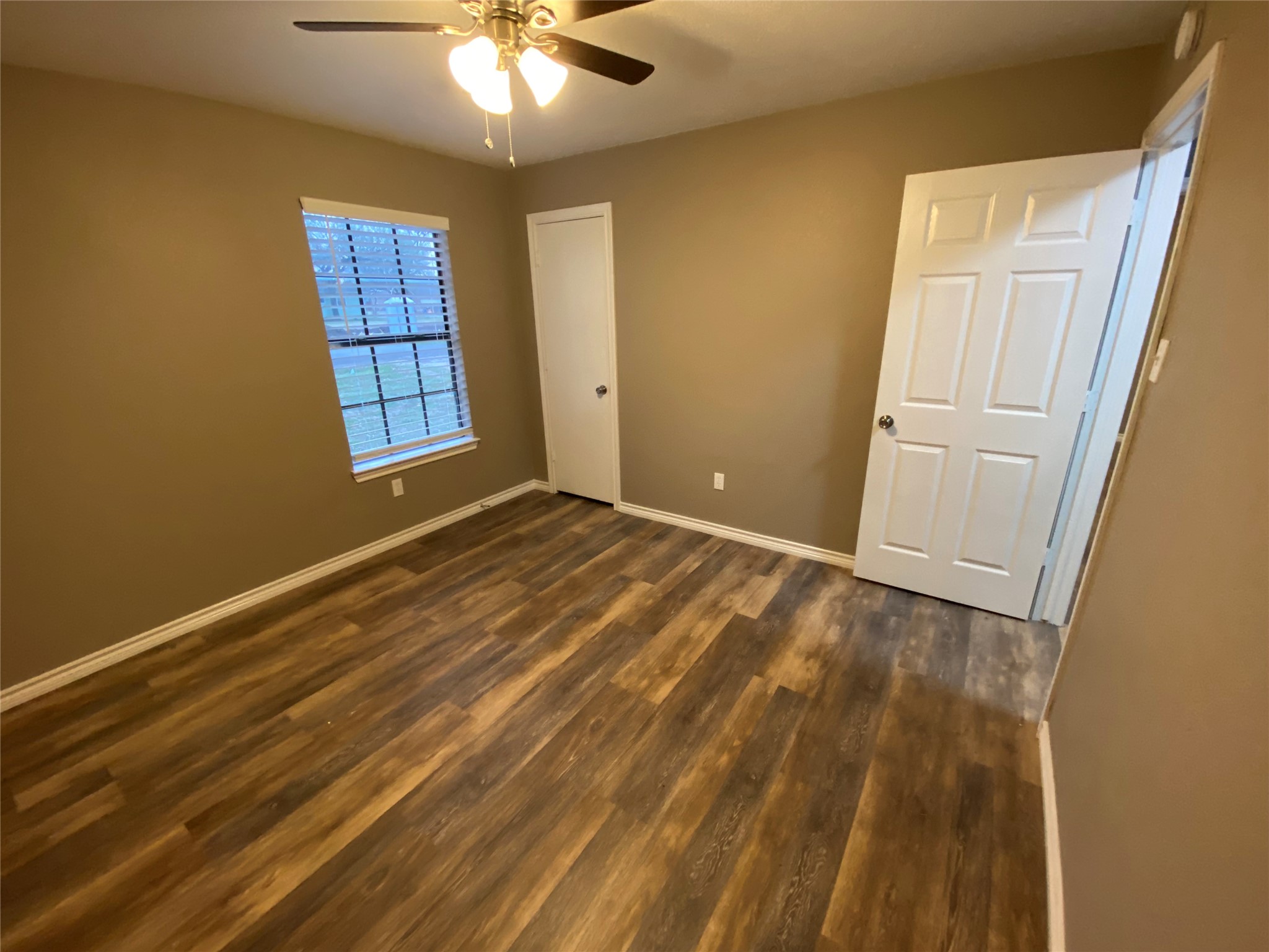 1502 Daffan Avenue Ennis TX 75119