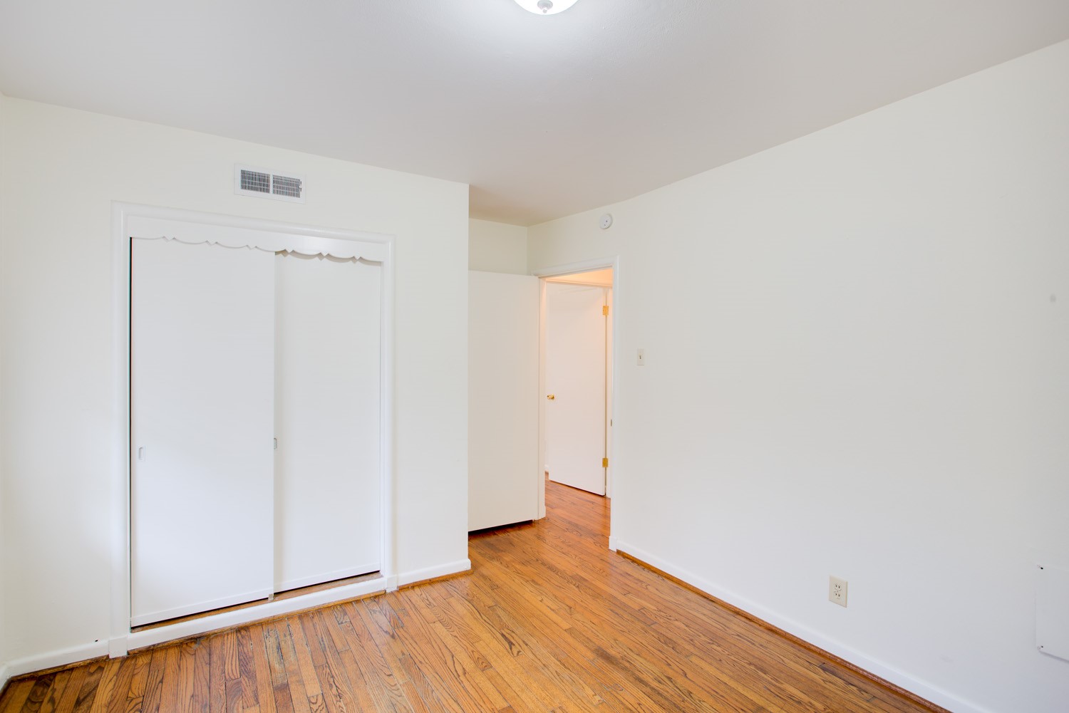 6511 Ravendale Lane Dallas TX 75214