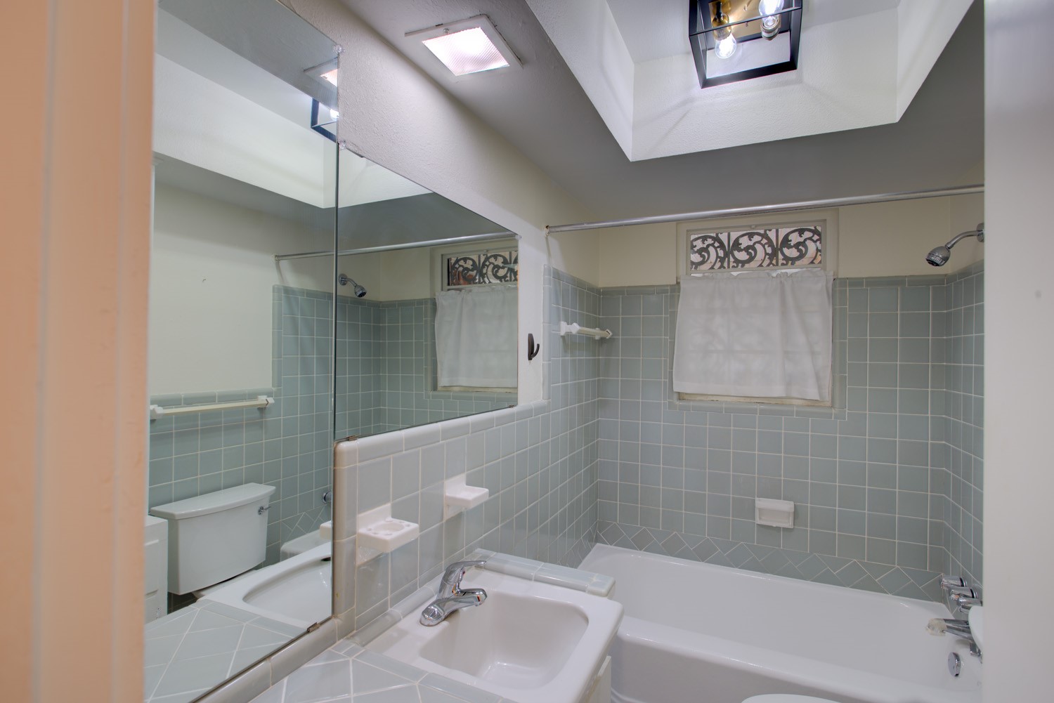 6511 Ravendale Lane Dallas TX 75214