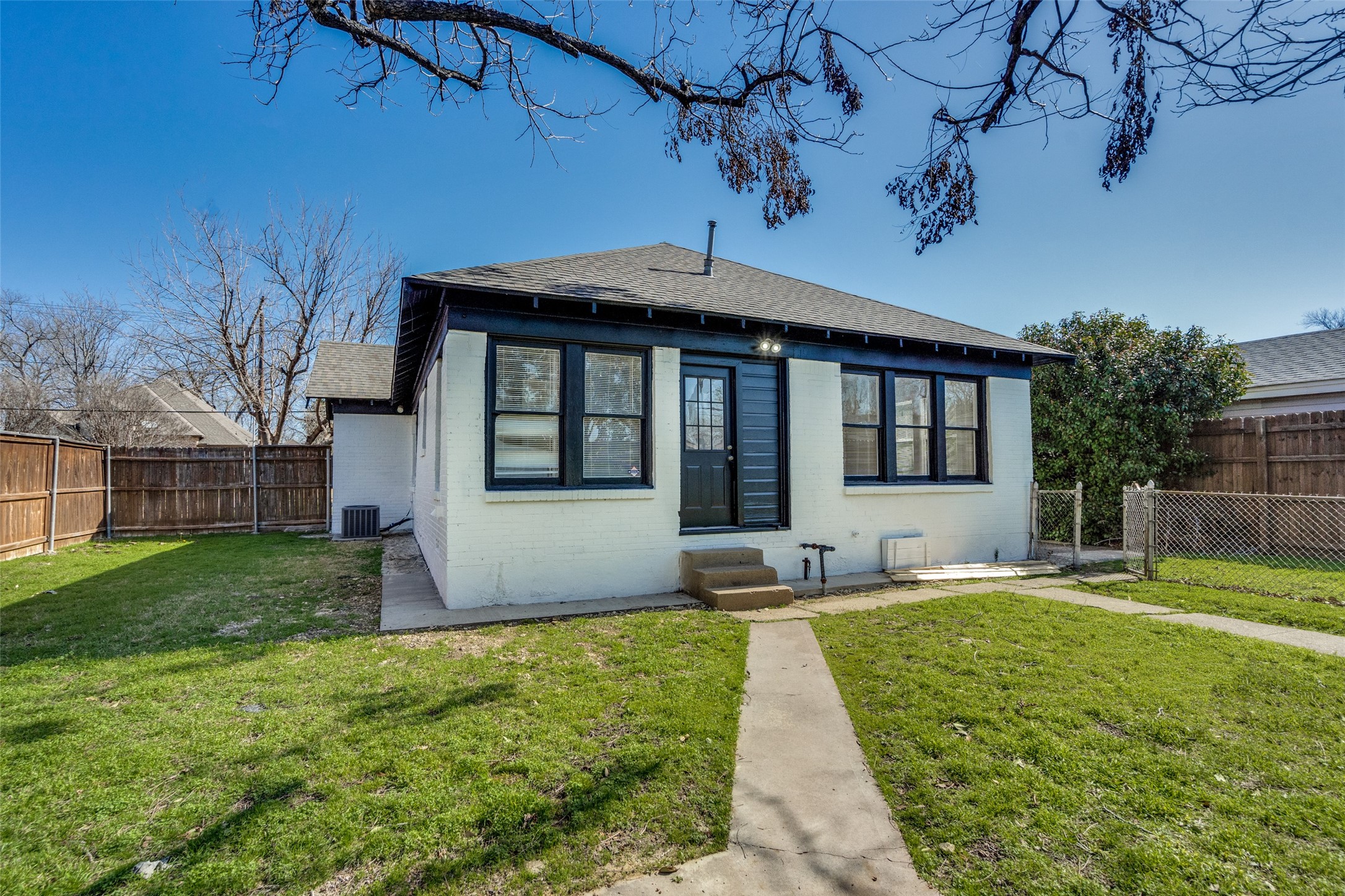 5011 Parkland Avenue Dallas TX 75235