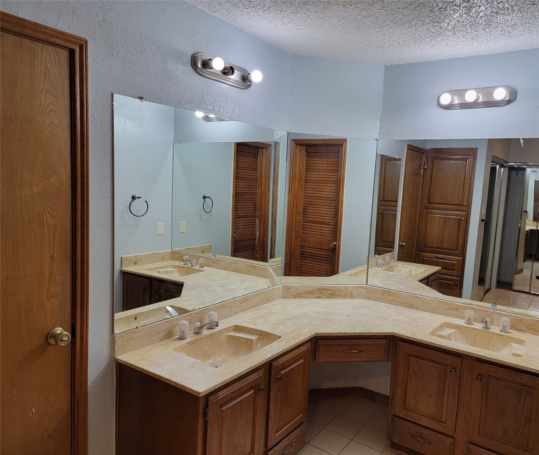 1104 Horizon Trail Arlington TX 76011