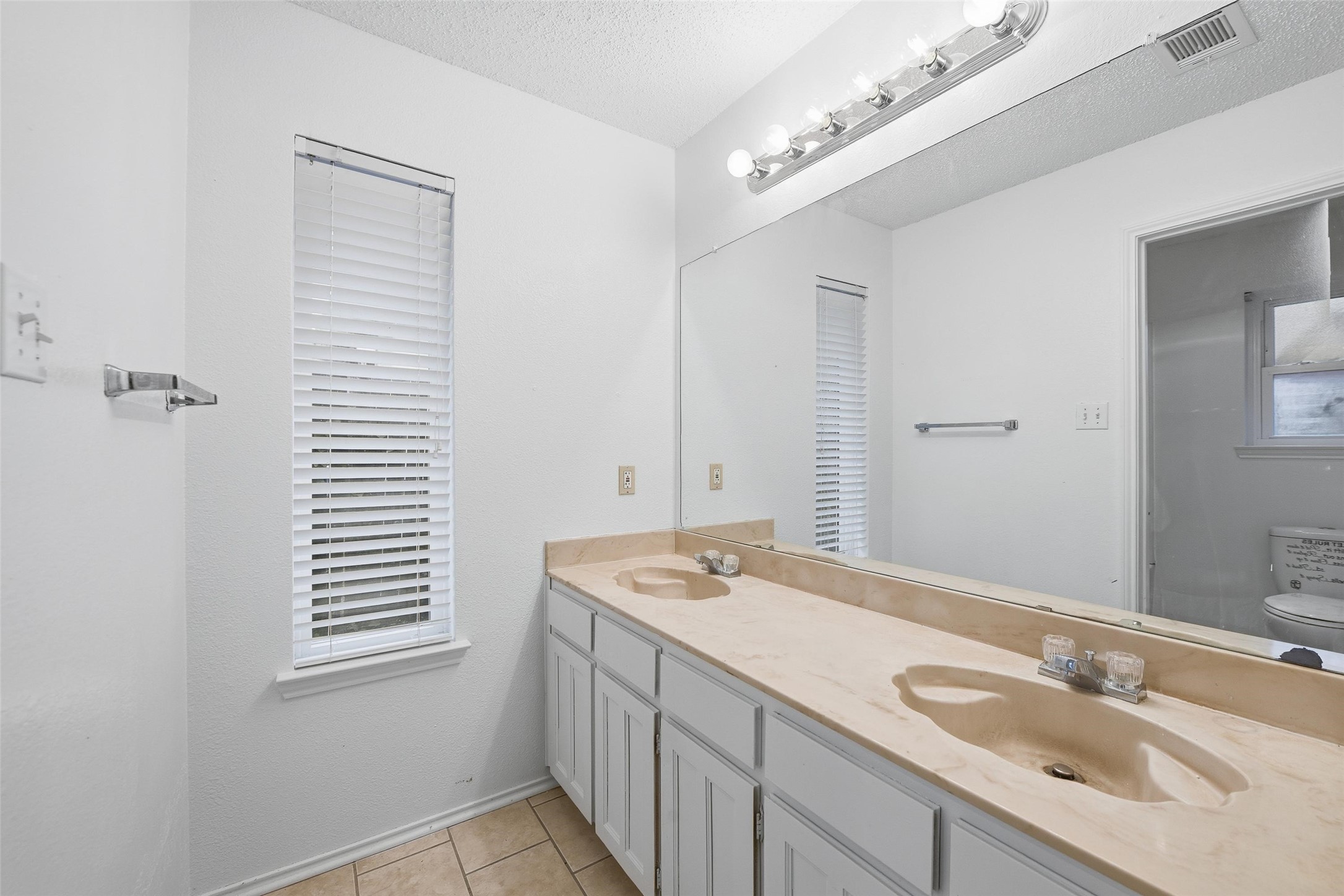 6444 Whitehurst Watauga TX 76148