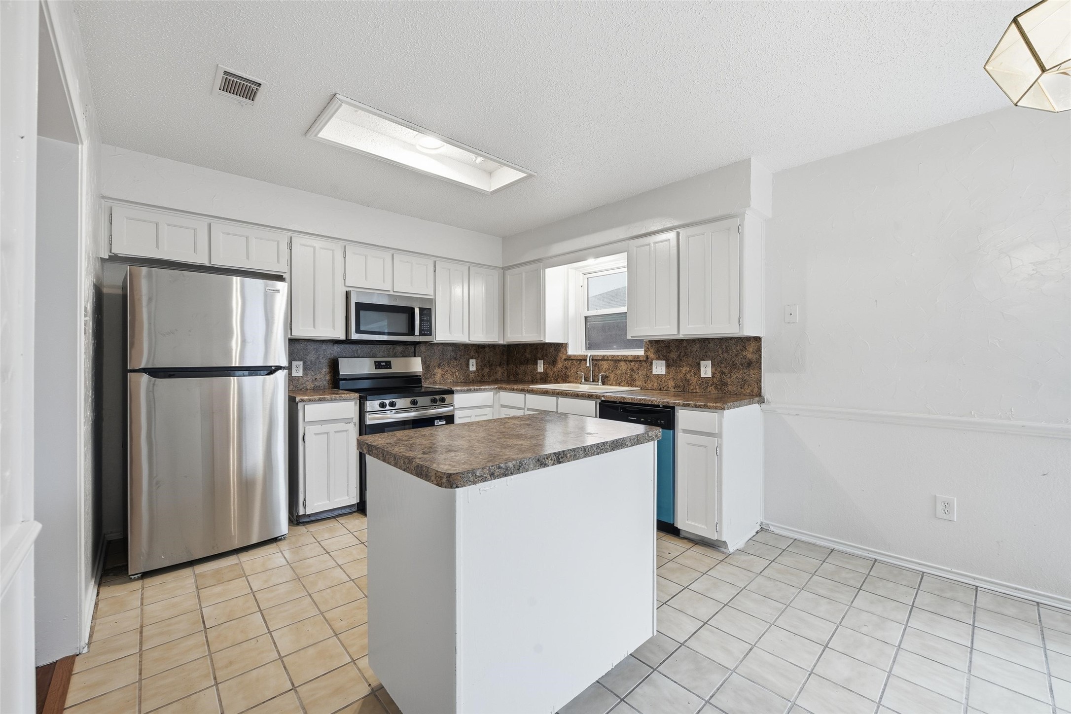6444 Whitehurst Watauga TX 76148