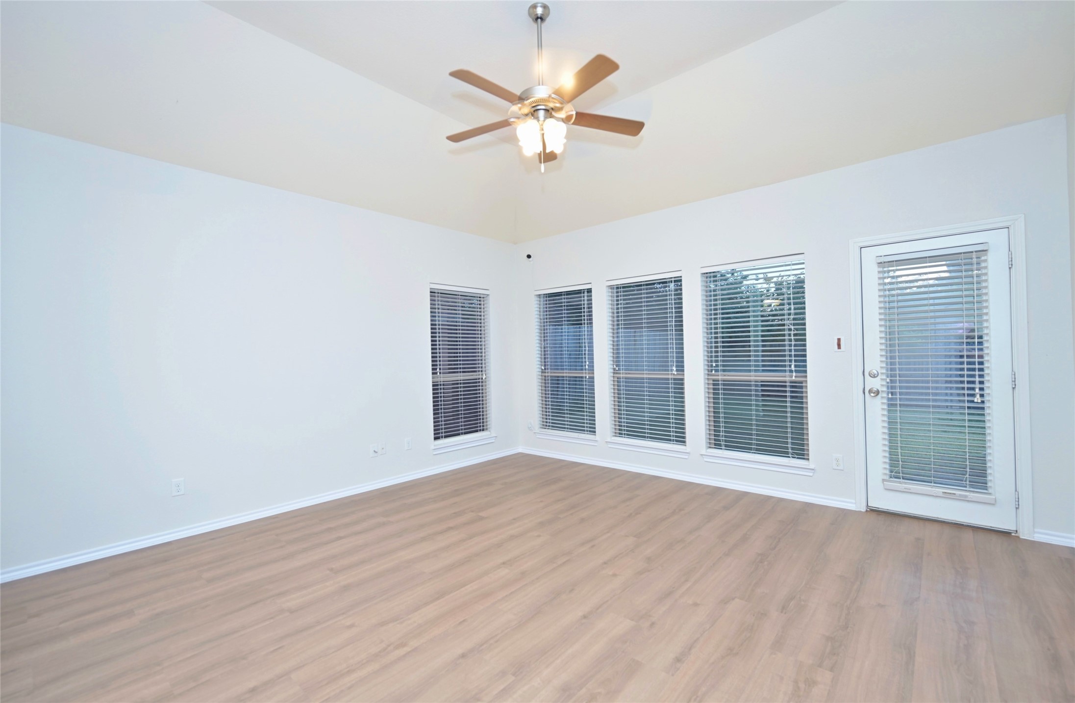 1204 Varacruz Drive Arlington TX 76010