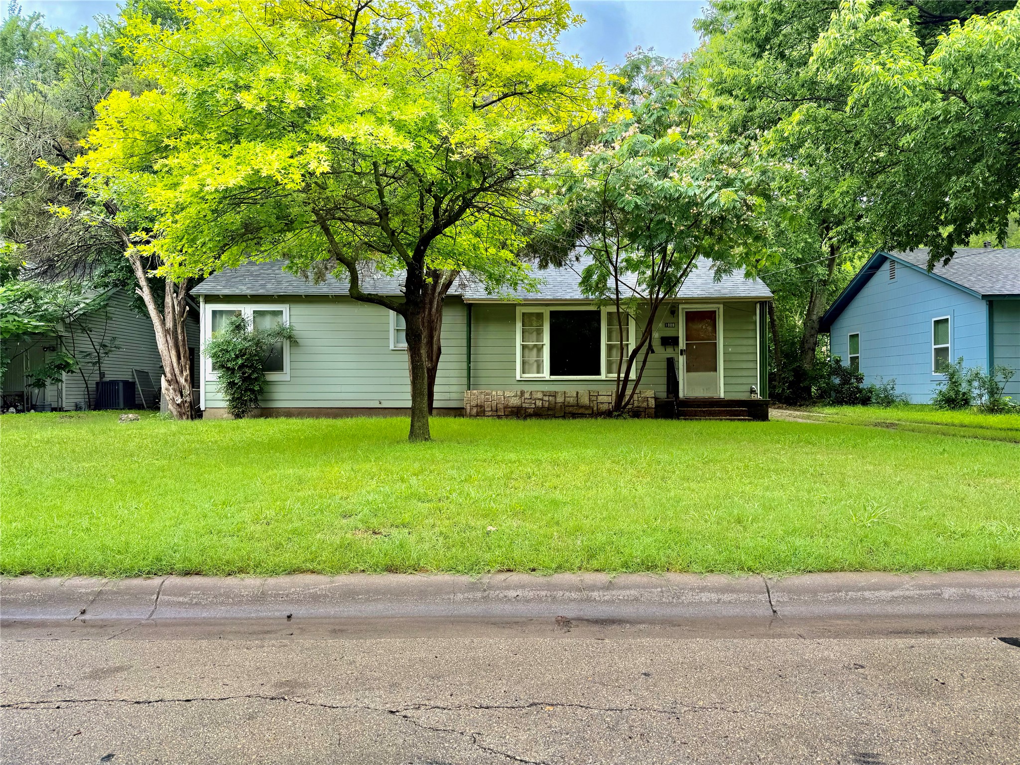 1009 Denton Street Denton TX 76201