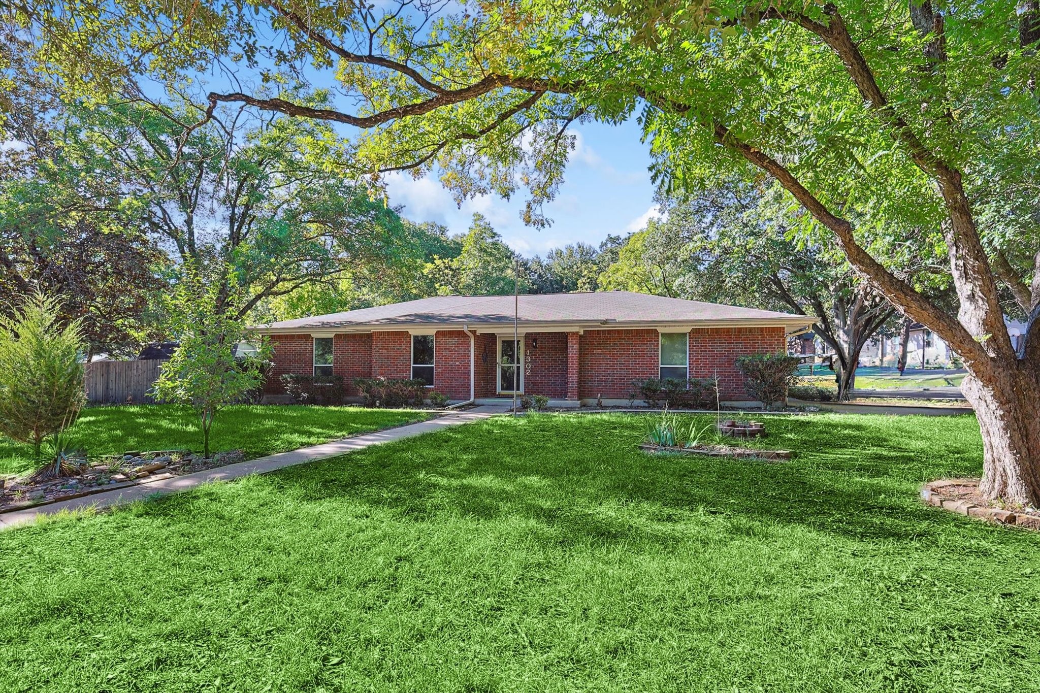 1302 Palm Mansfield TX 76063