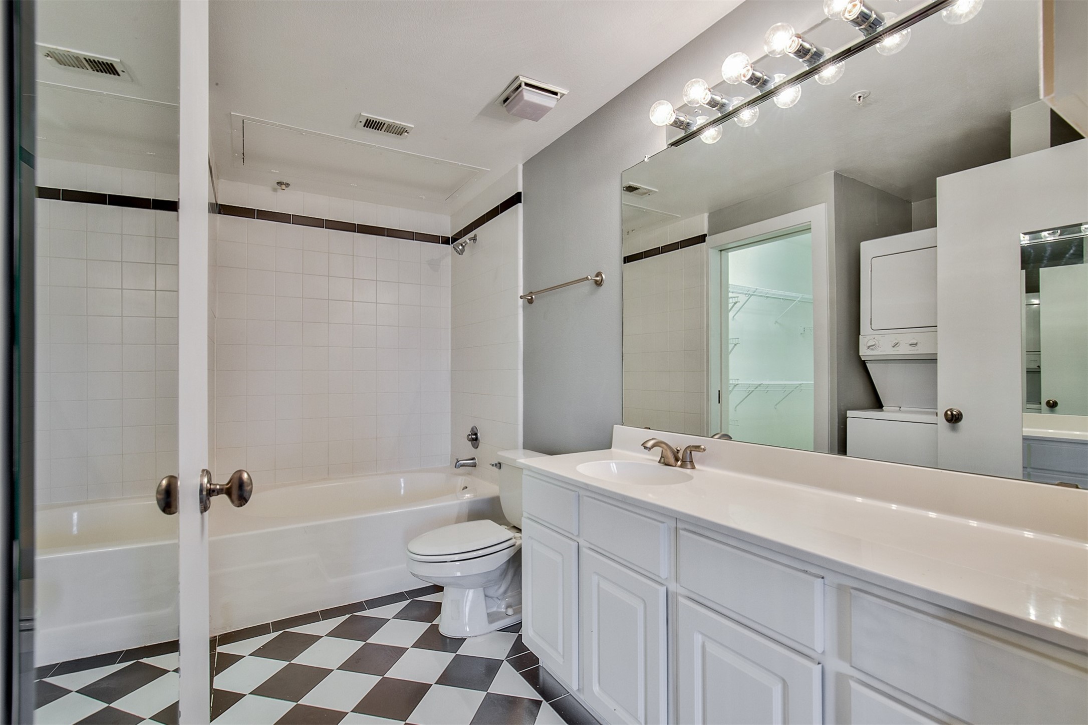 4108 Office Parkway Dallas TX 75204