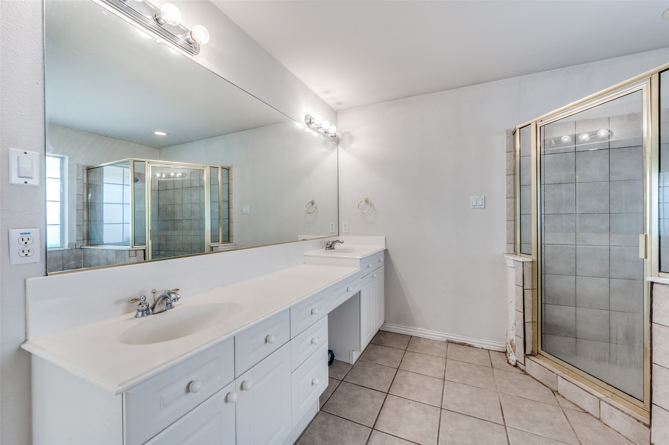 402 Horse Shoe Drive Euless TX 76039