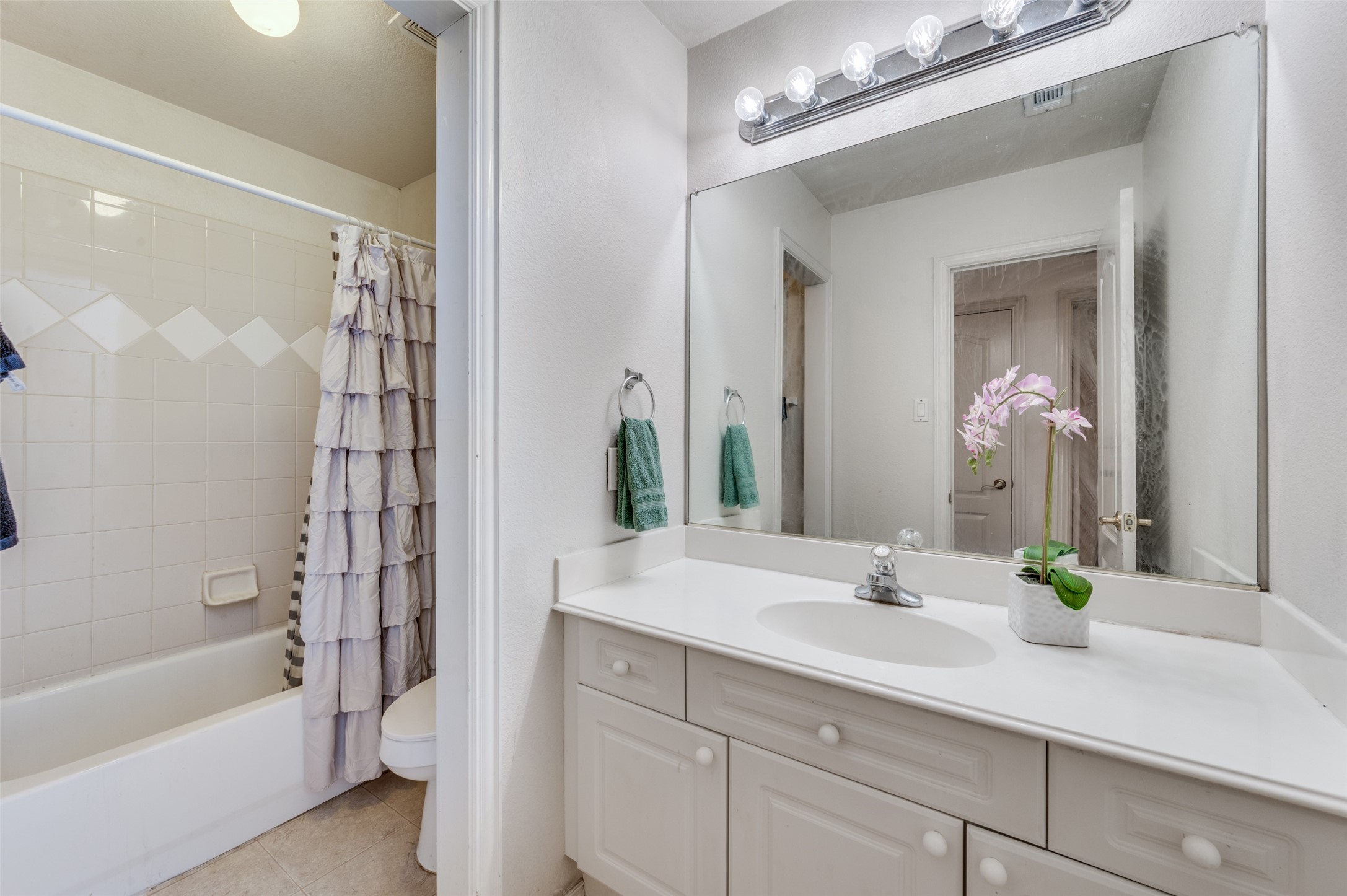 402 Horse Shoe Drive Euless TX 76039