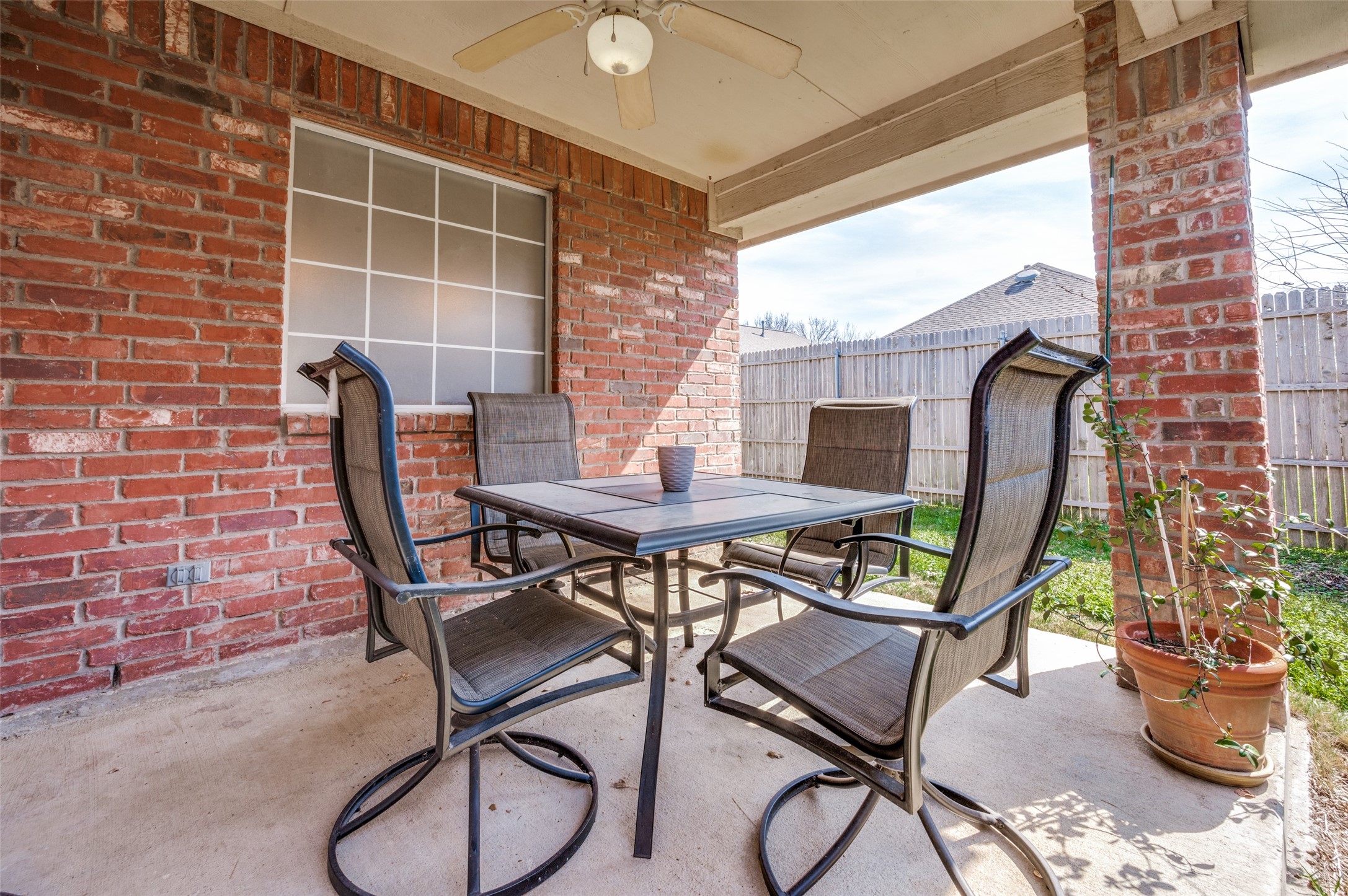 402 Horse Shoe Drive Euless TX 76039
