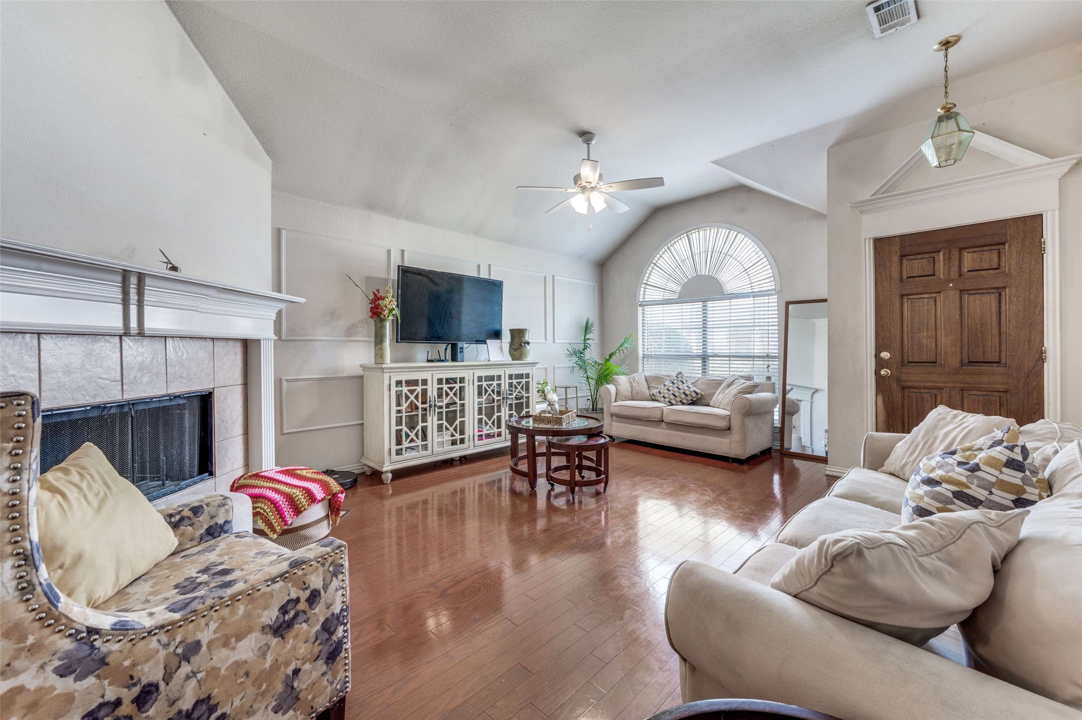402 Horse Shoe Drive Euless TX 76039