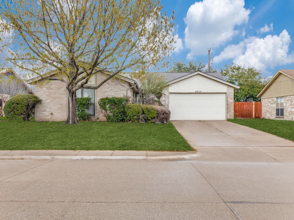 3914 Willowood Lane Grand Prairie TX 75052