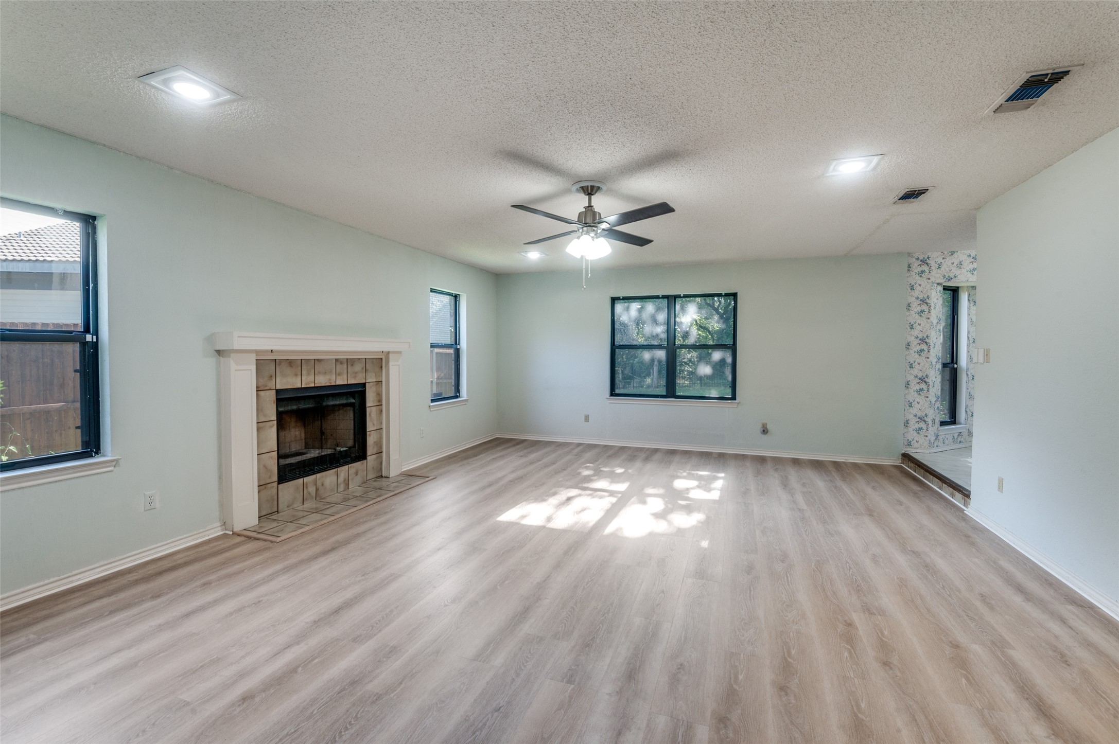 2719 Sunrise Drive Arlington TX 76006