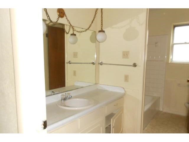 1608 Mims Street Fort Worth TX 76112