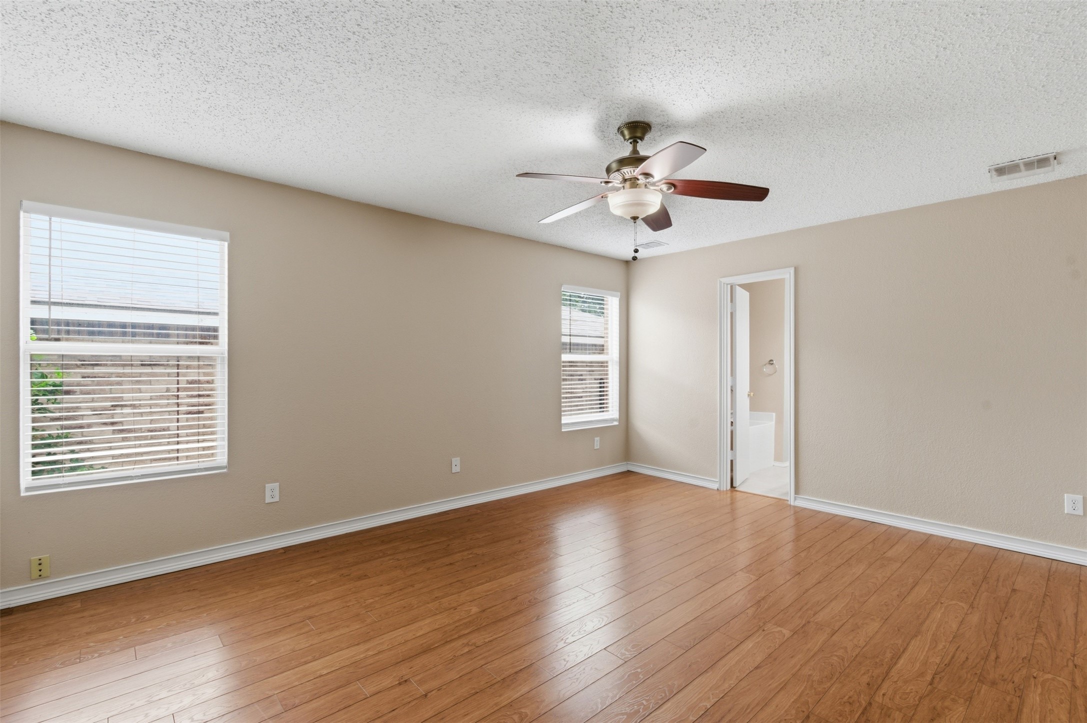 5421 Lansdowne Avenue Fort Worth TX 76135