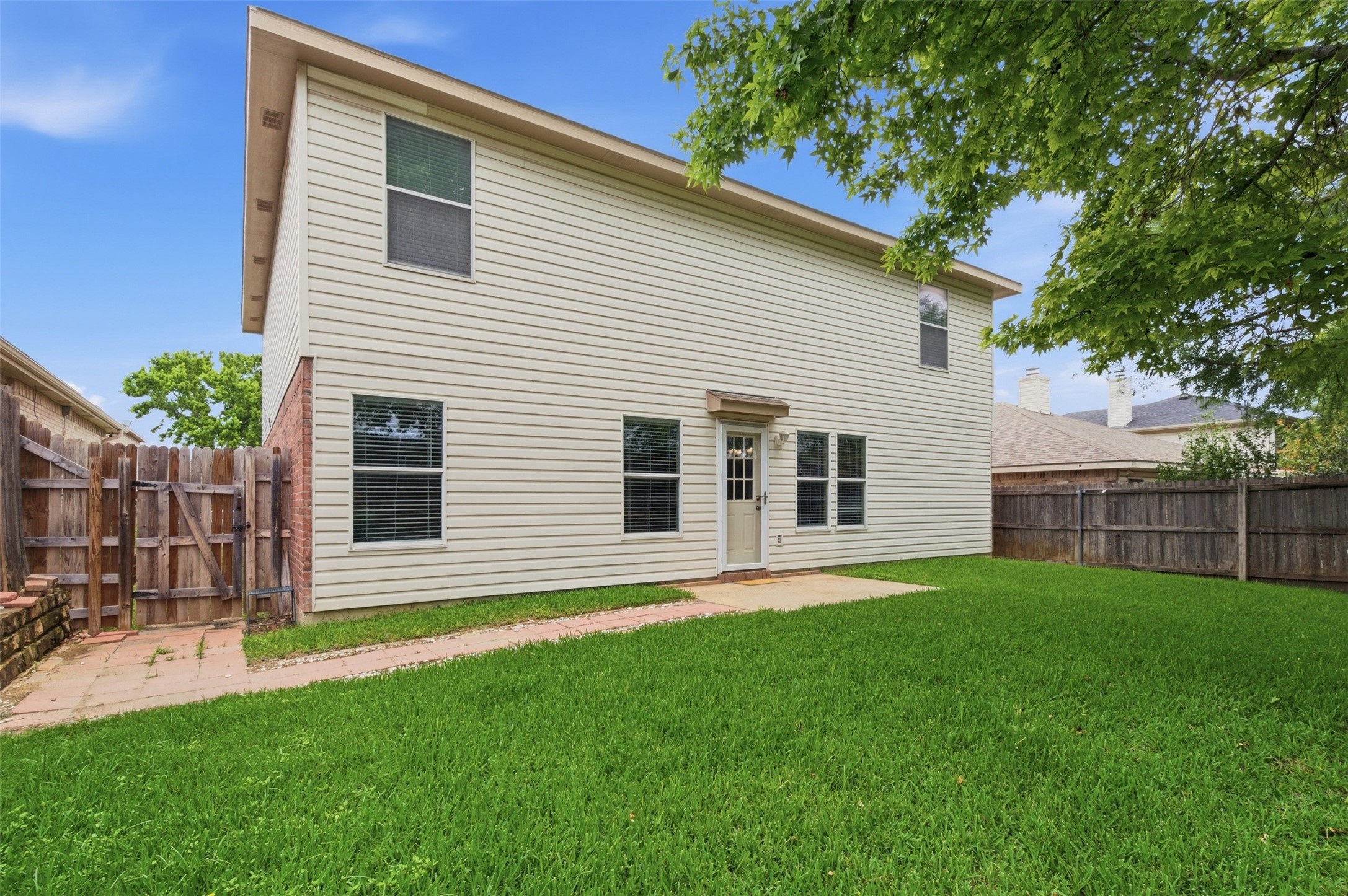5421 Lansdowne Avenue Fort Worth TX 76135