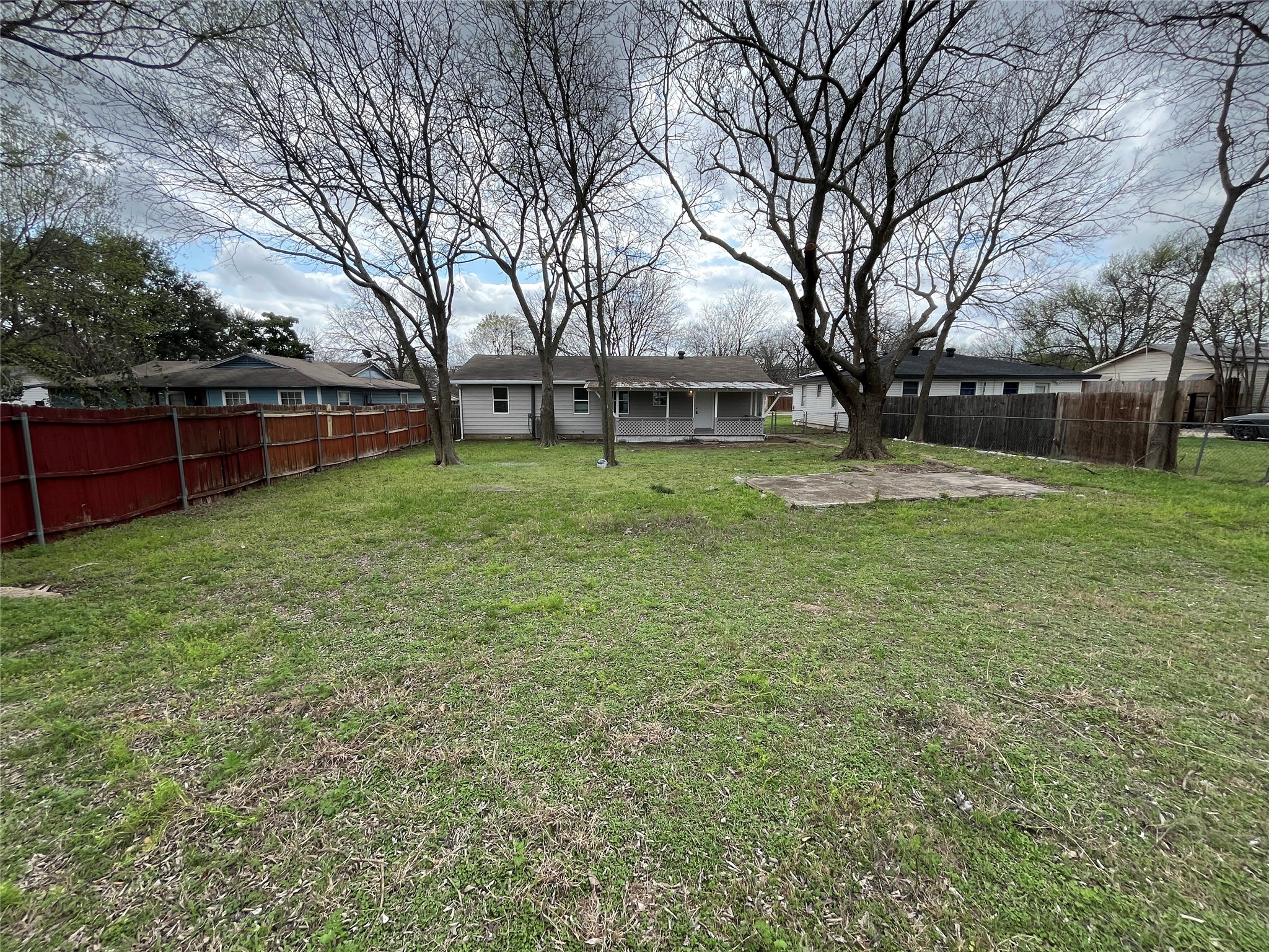 577 W 6th Street Lancaster TX 75146