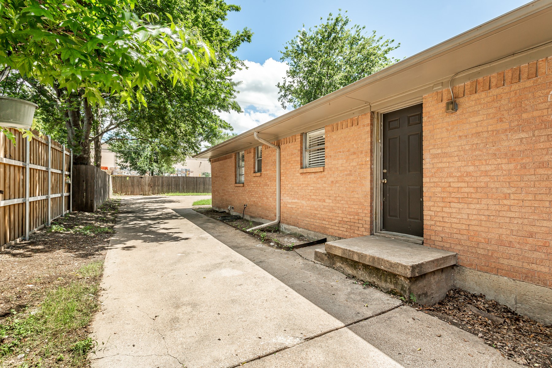 11050 Wyatt Street Dallas TX 75218