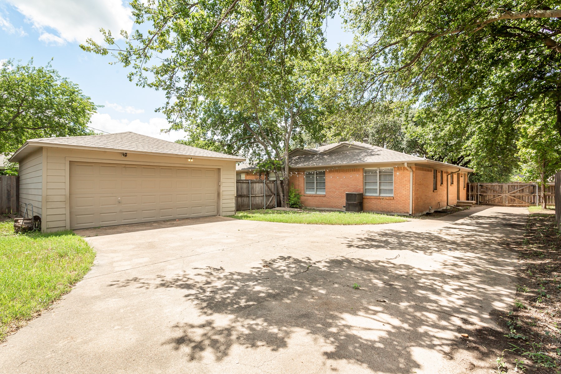 11050 Wyatt Street Dallas TX 75218
