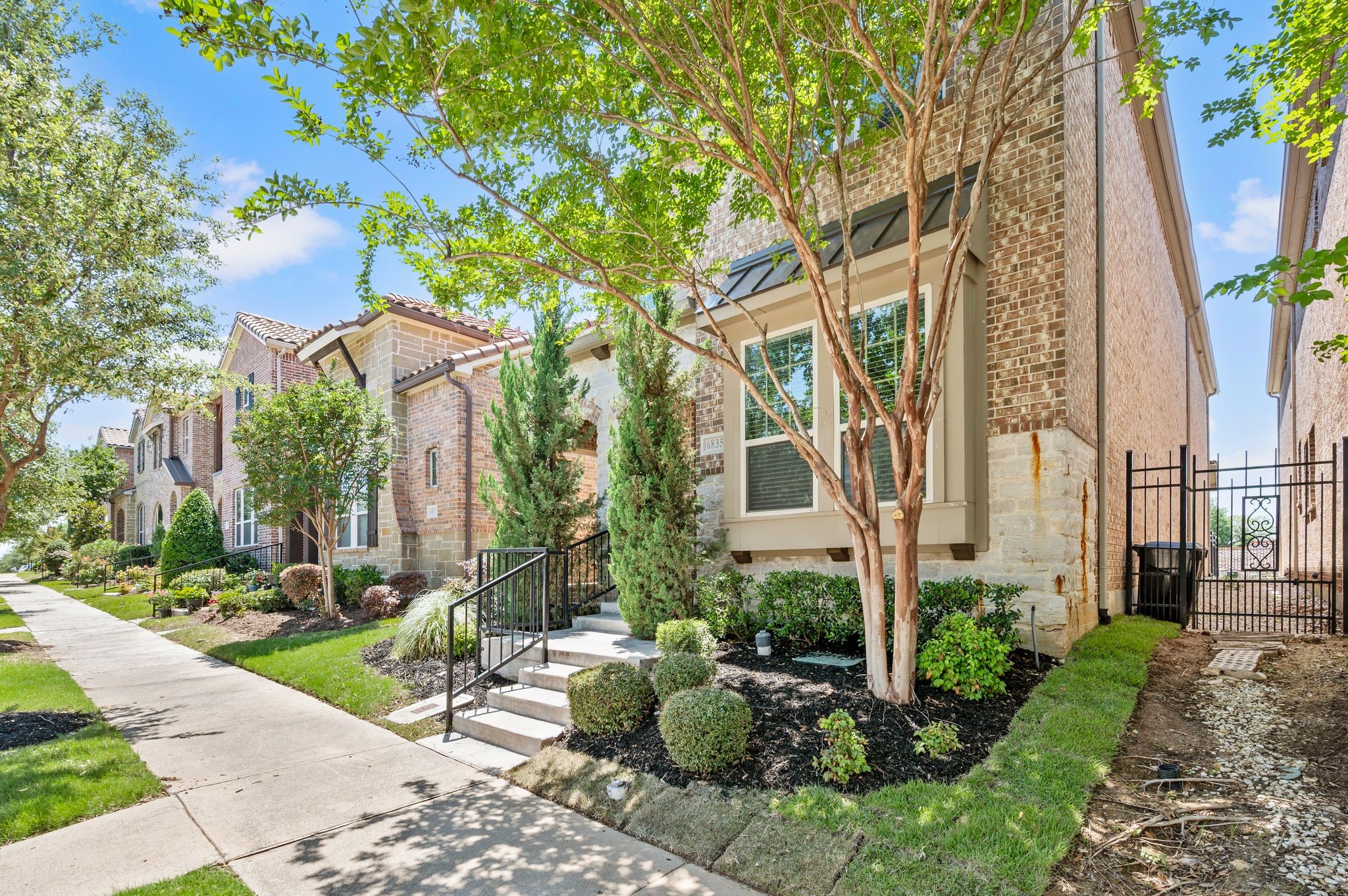 6835 Deleon Street Irving TX 75039