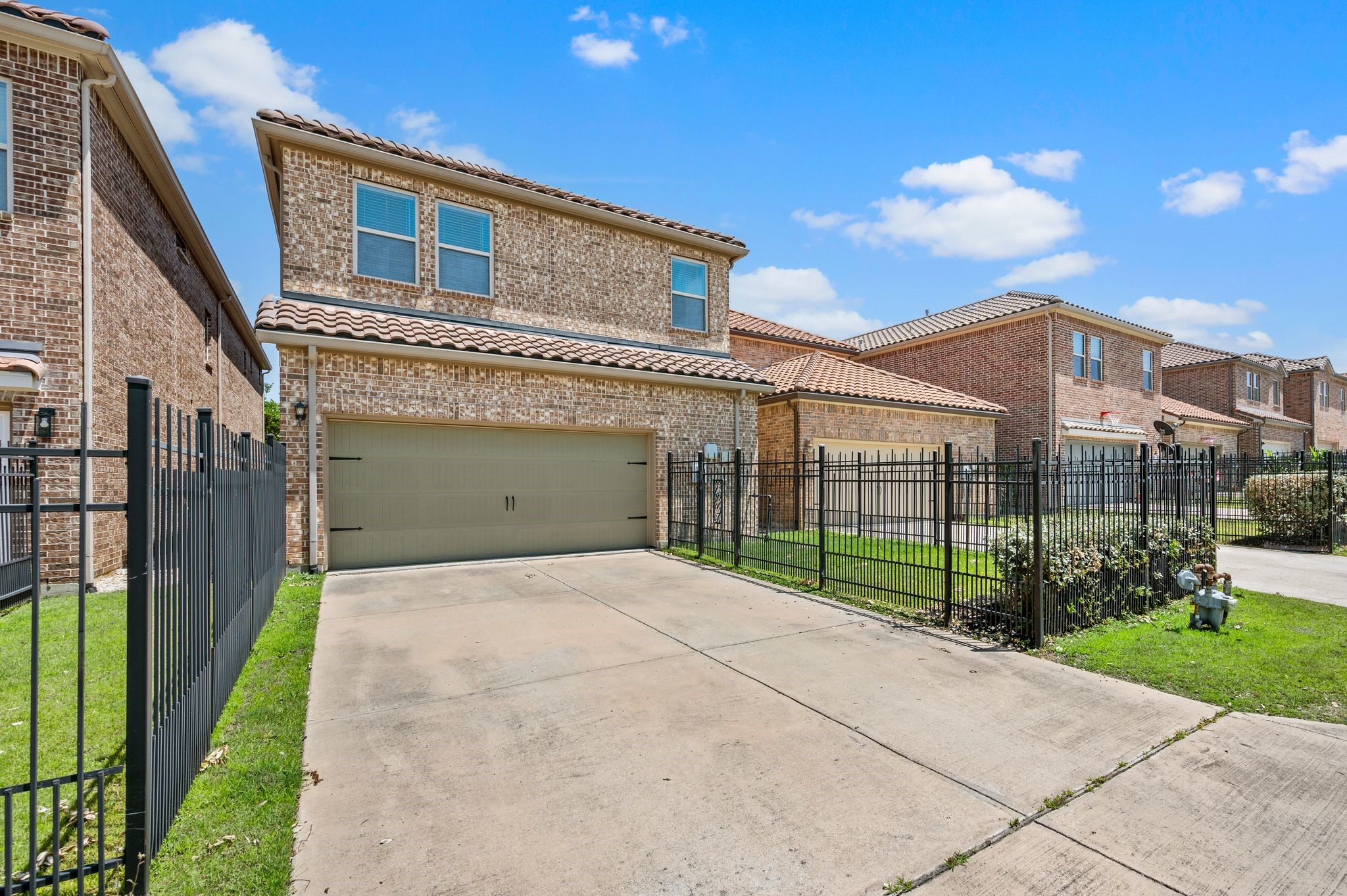 6835 Deleon Street Irving TX 75039