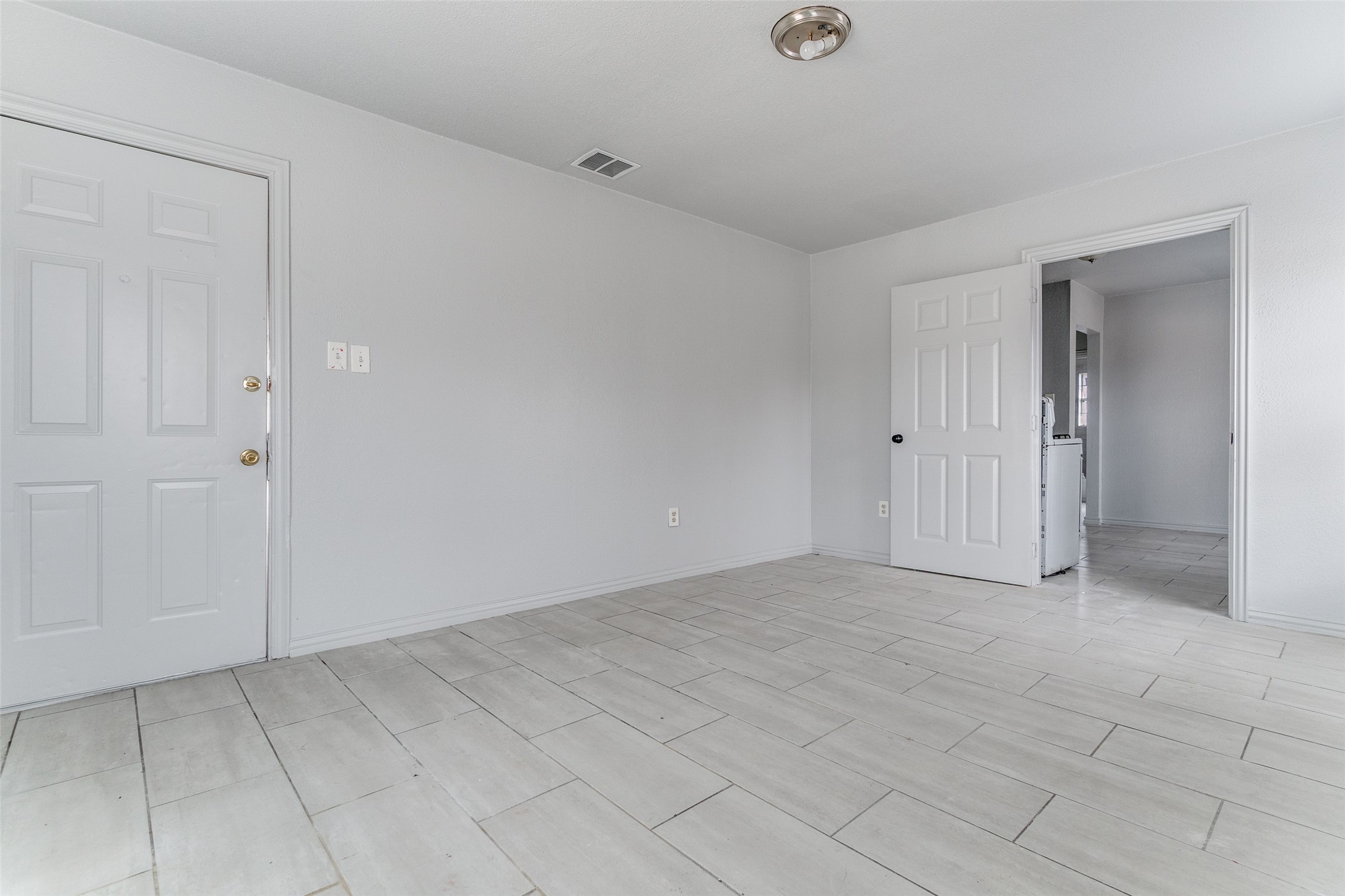 7911 Wanebe Drive Dallas TX 75235