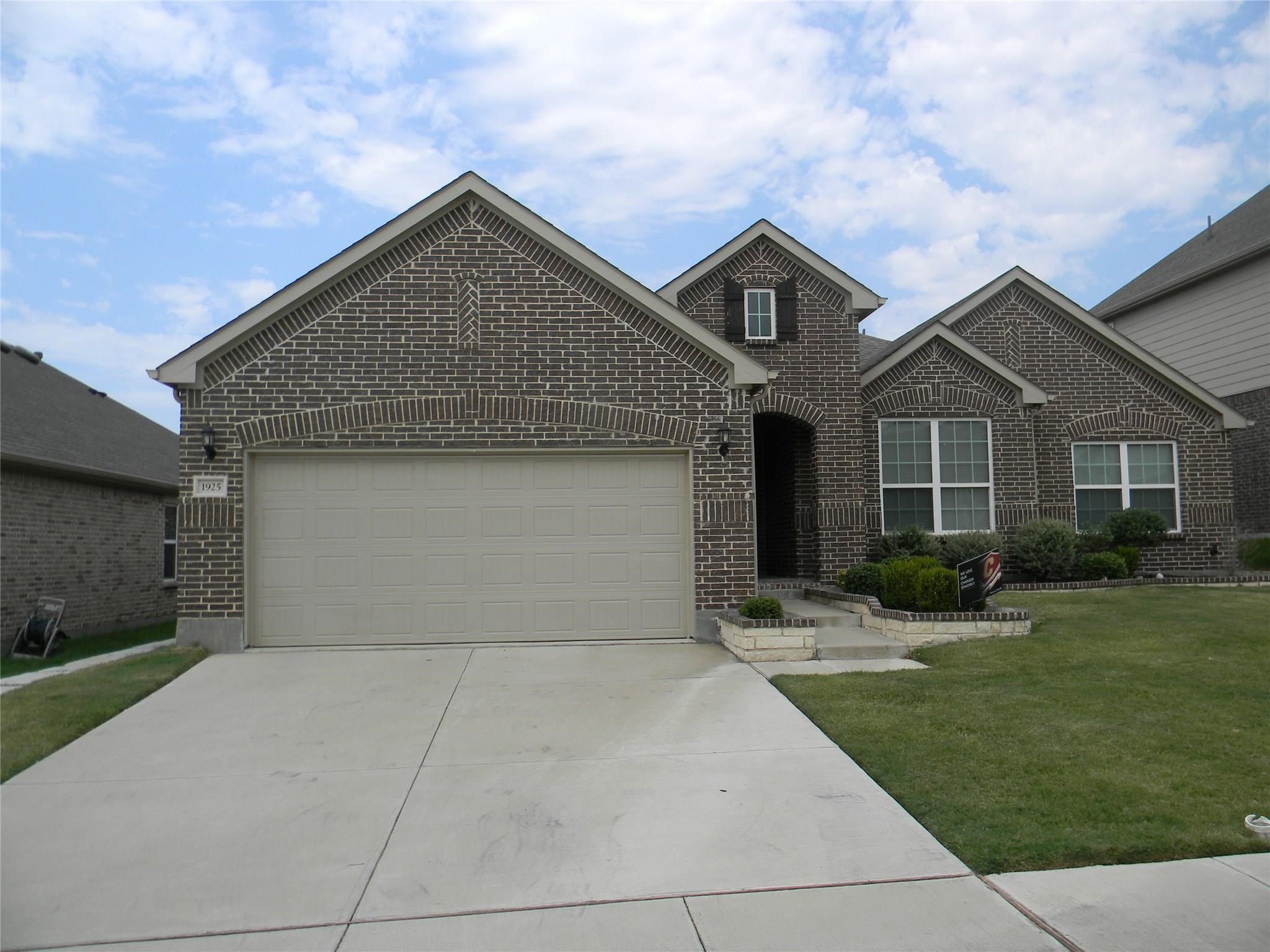 1925 Angein Lane Fort Worth TX 76131