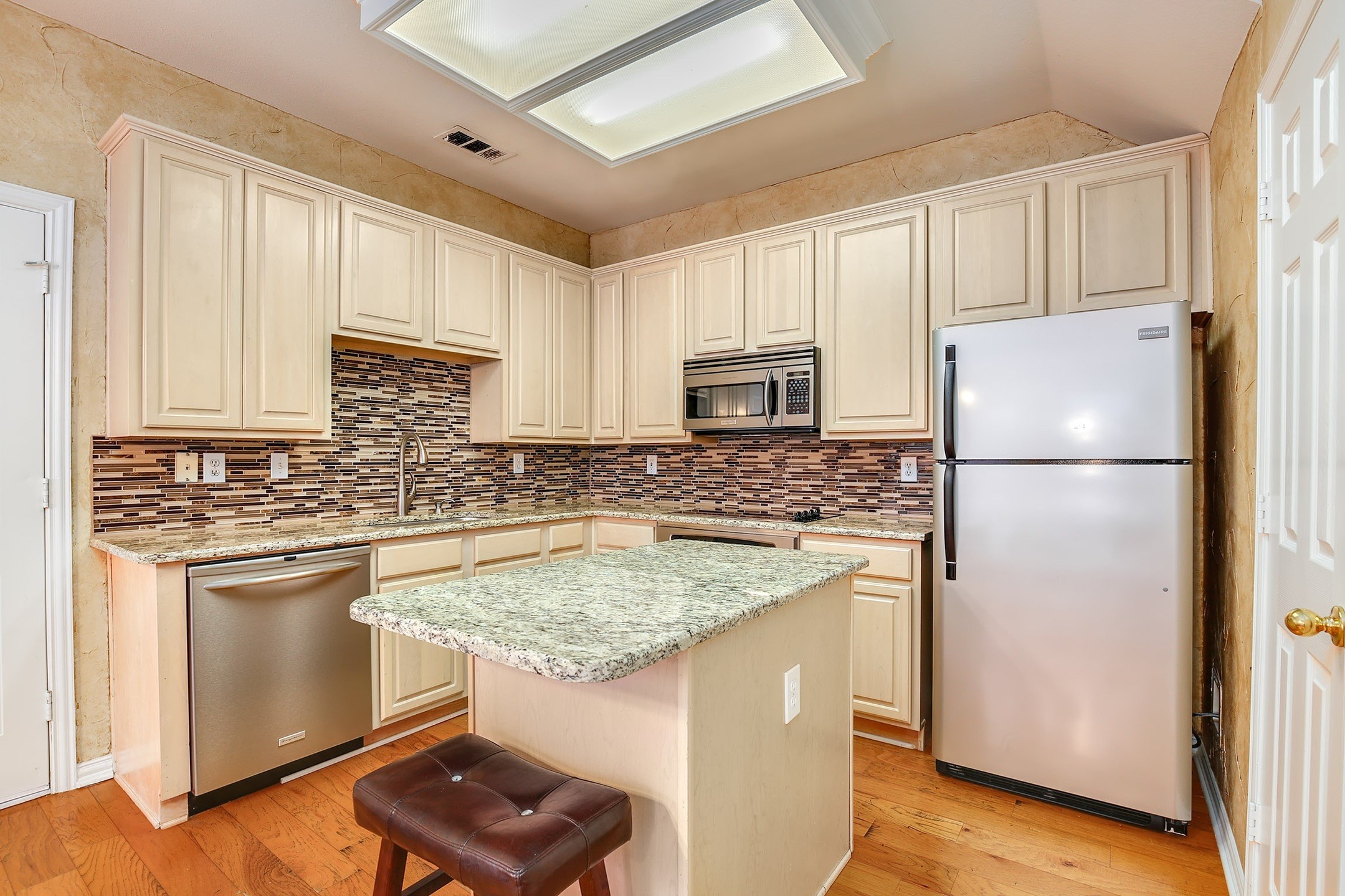 18719 Riverstone Court Dallas TX 75252