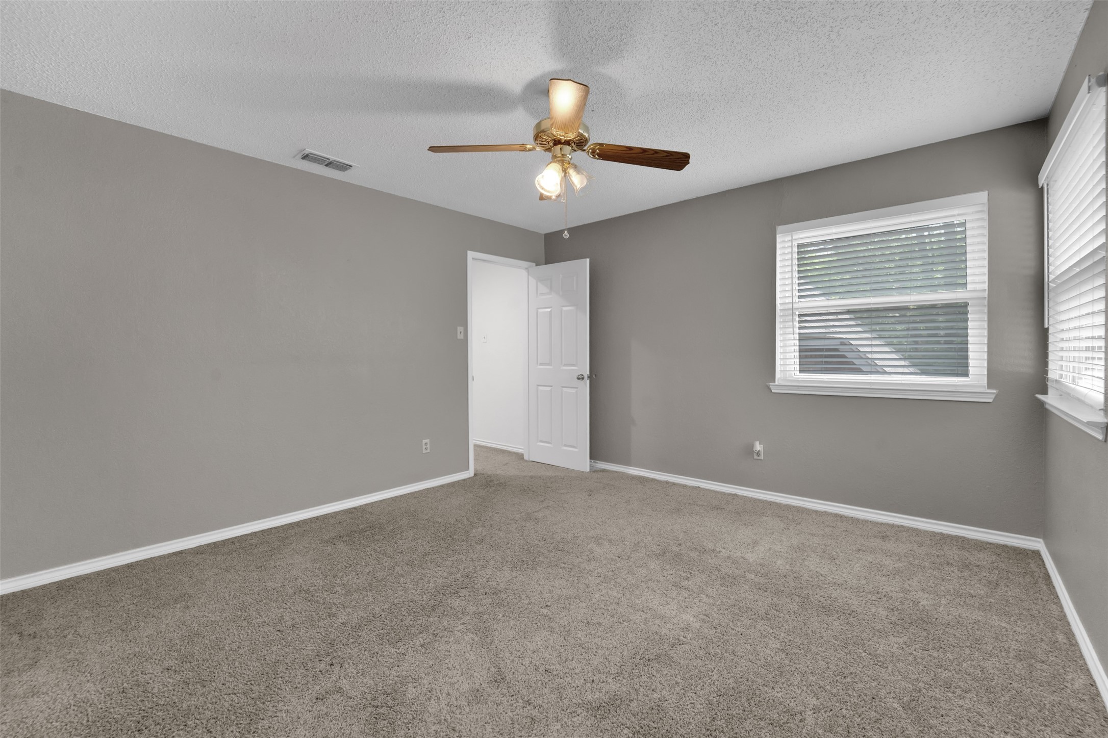 340 Clayton Street Grand Prairie TX 75052